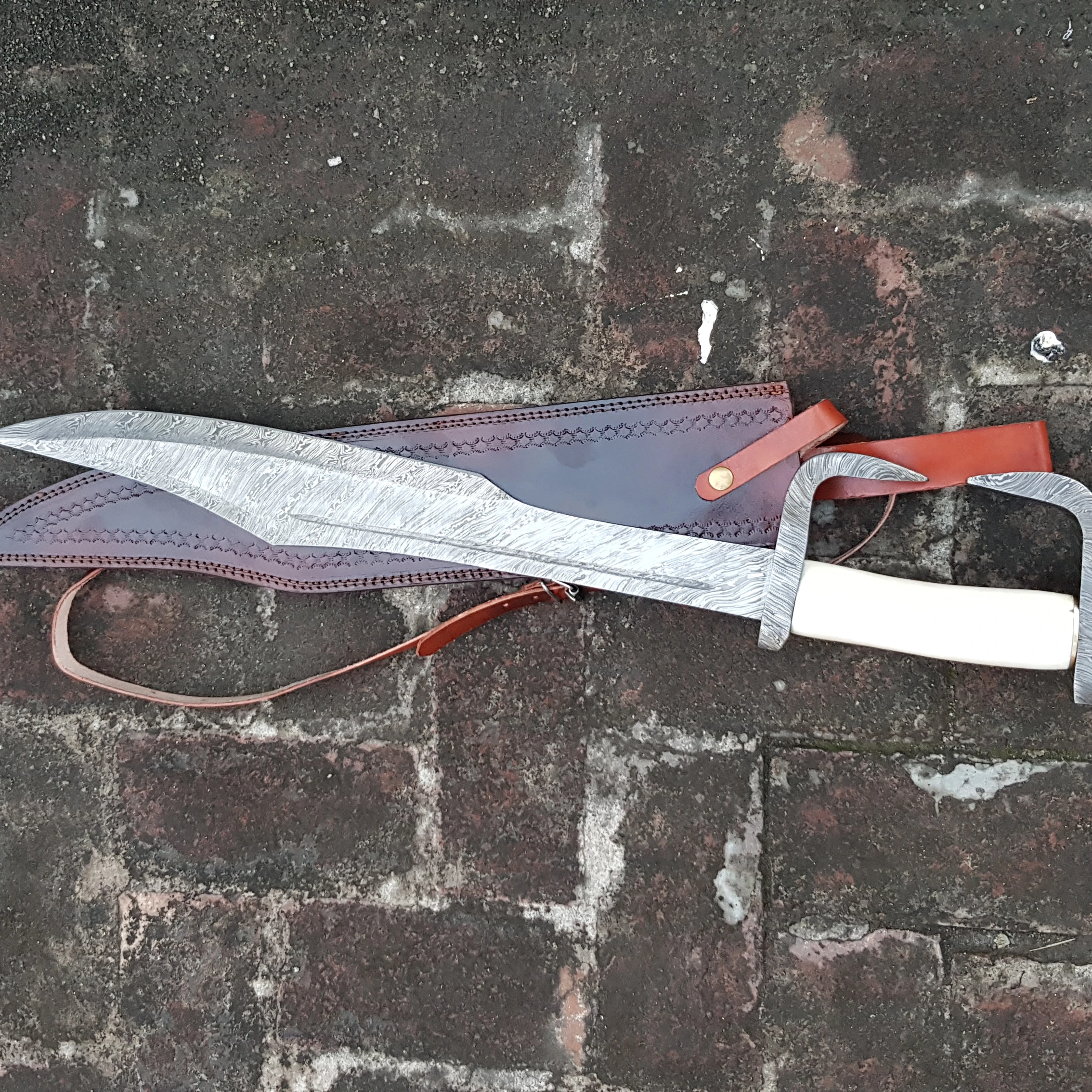 
Damascus steel spartan sword with leather sheath , viking style sword 