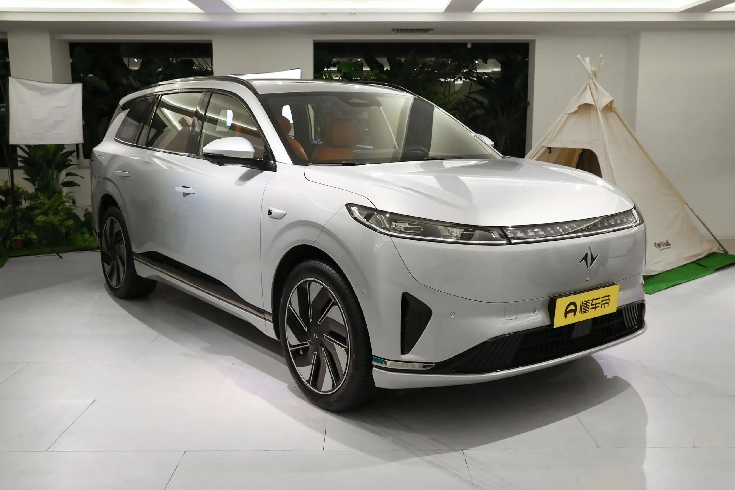 Dongfeng e 008 2024 гибридные автомобили 4WD Гибридный расширенный диапазон 6-местный BAW Полярный камень 01 Новый внедорожник