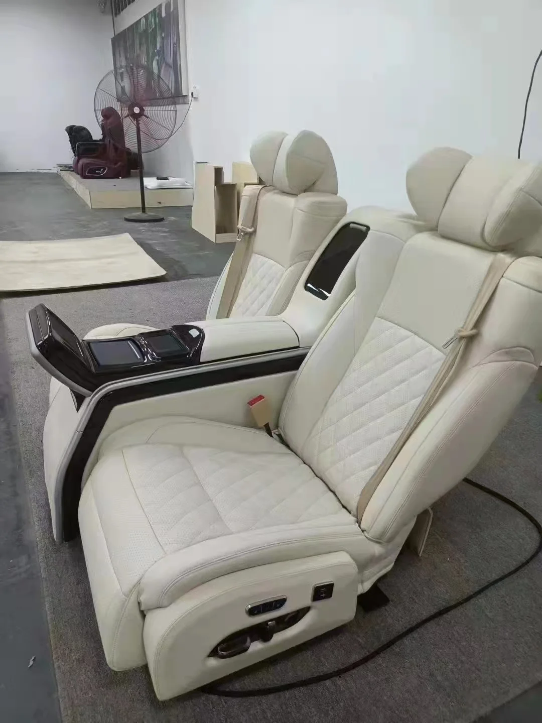SUV luxury short armrest rear seat upgrade for lexus lx570  toyota land cruiser lc200 lc300 gx460 gx470 patrol  toyota prado