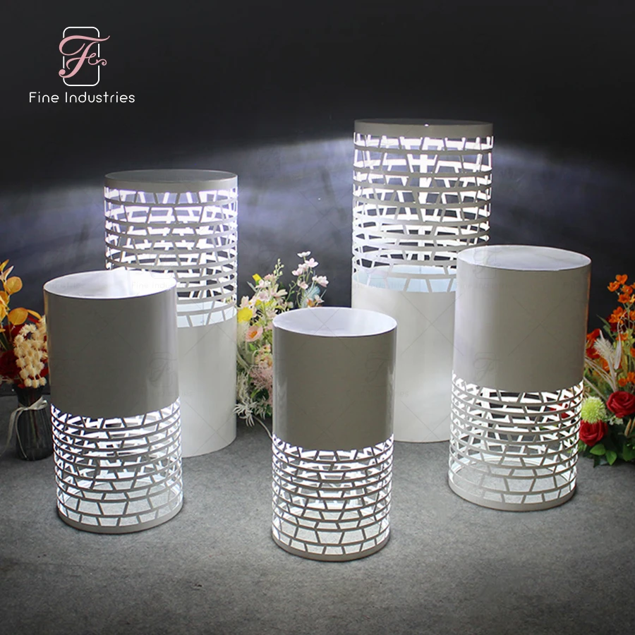 FW High Quality Designs For Weddings Centerpieces Tables Luxury Wedding Round Cake Table metal dessert display table
