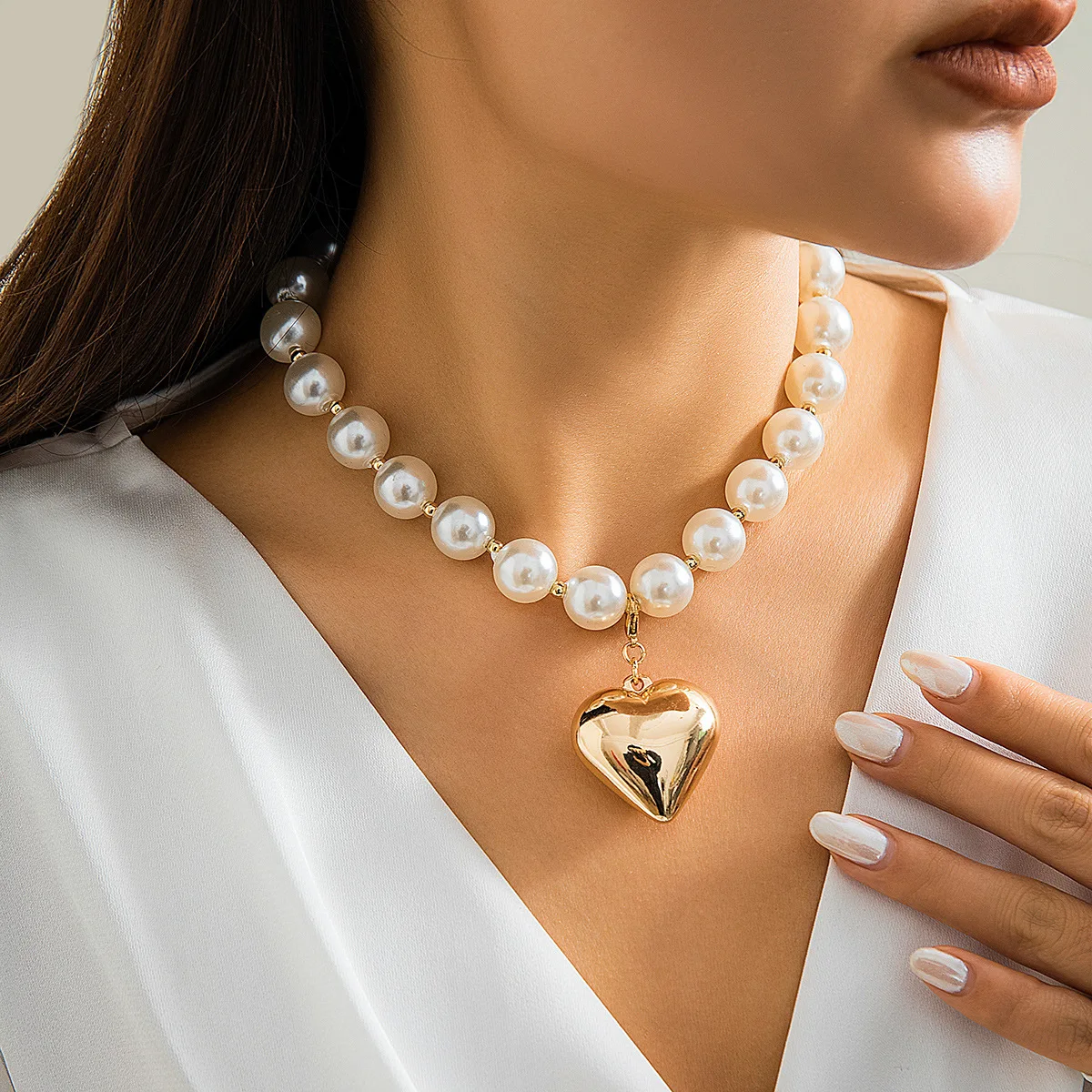 2024 Punk Designer Acrylic CCB Ball Beaded Collar Necklace Exaggerated Pearl Heart Pendant Chunky Necklace For Women