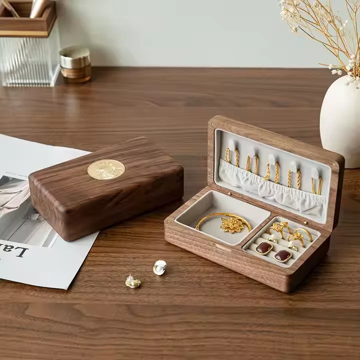 Custom Logo Square Wooden Ring Box Packaging Walnut Luxury Gift Ring Box Mini Boxing Ring Wedding Jewelry Display Storage Box