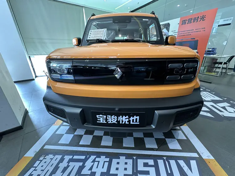 The best-selling Wuling Baojun yep 4-seater 3-door mini electric vehicle  cheap new energy vehicles in 2023 at stock