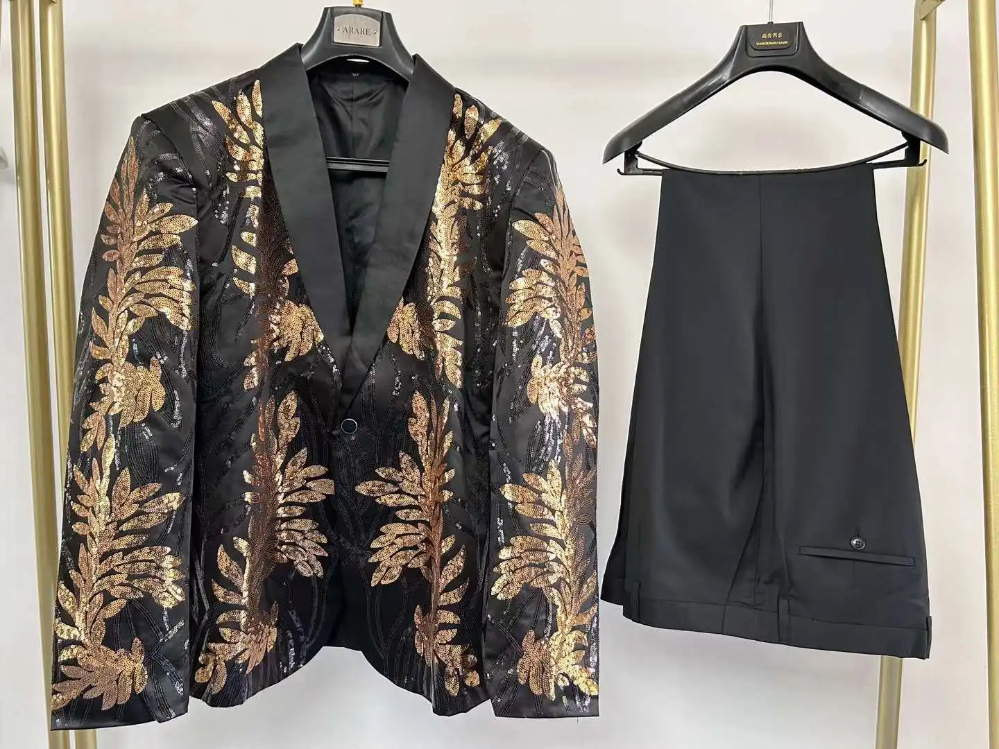 Latest Single Breast  2 Pieces Embroidery Design Tuxedo Suit Mens s Slim Fit Men Grooms Suits