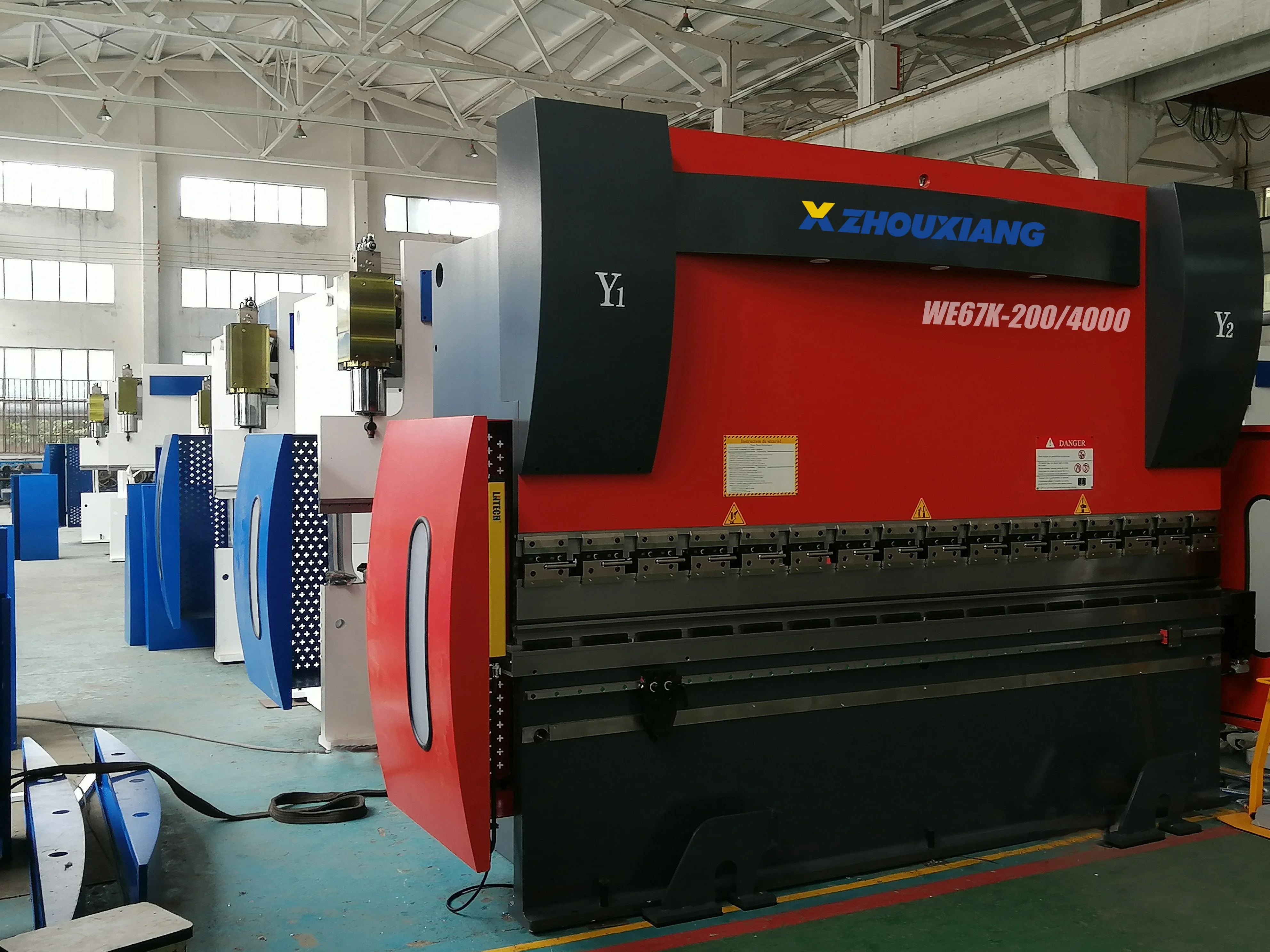 Wuxi zhouxiang WE67K CNC электрическая гидравлическая синхронная пресс Тормозная машина