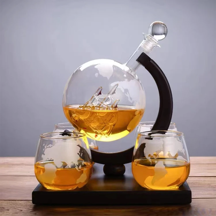 Wholesales 850ml globe shape borosilicate glass whiskey decanter set with 4 glasses and wooden base