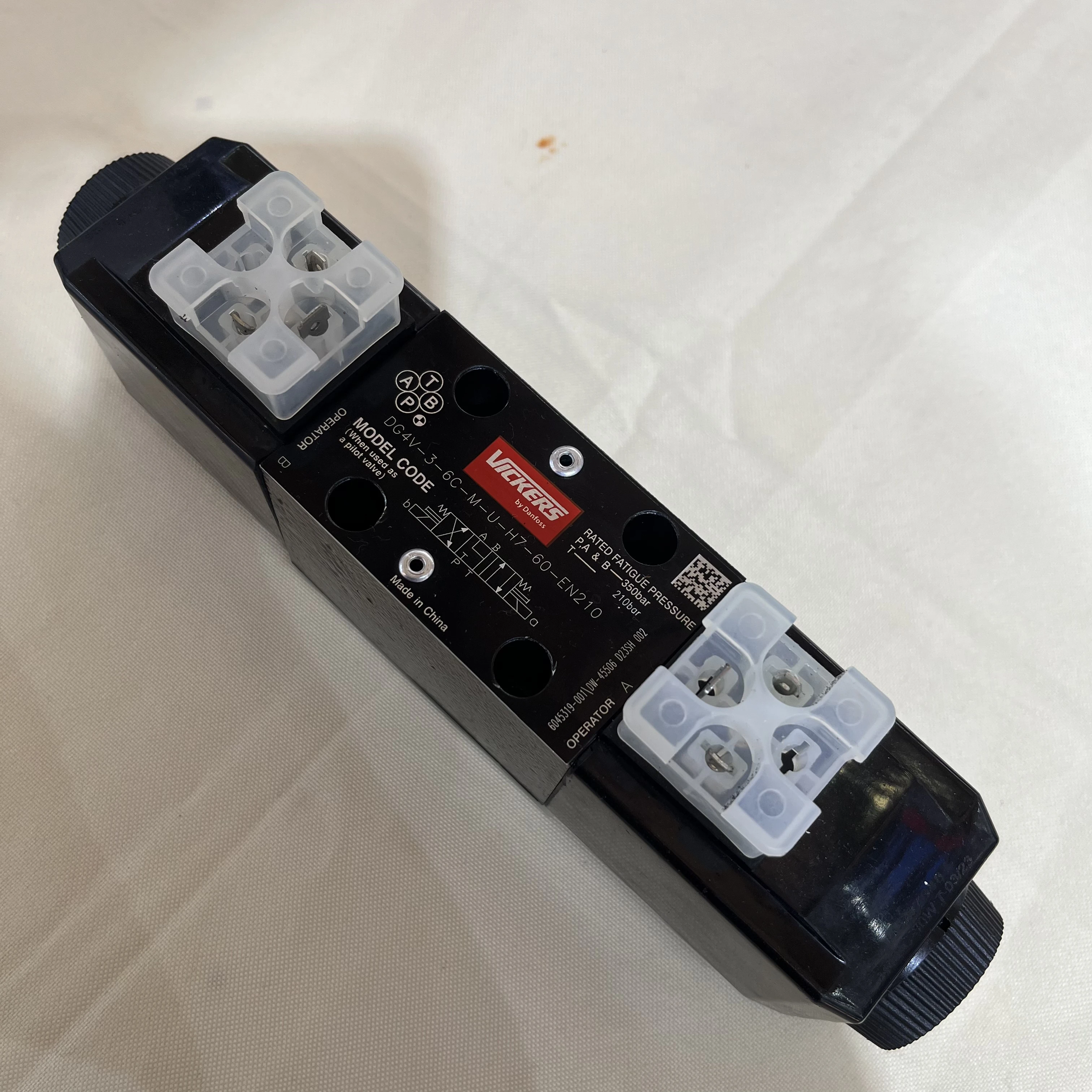 Plate valves Solenoid valves High efficiency High quality DG4V-3M-6c-M-kup15-h7-15 Hydraulic valve