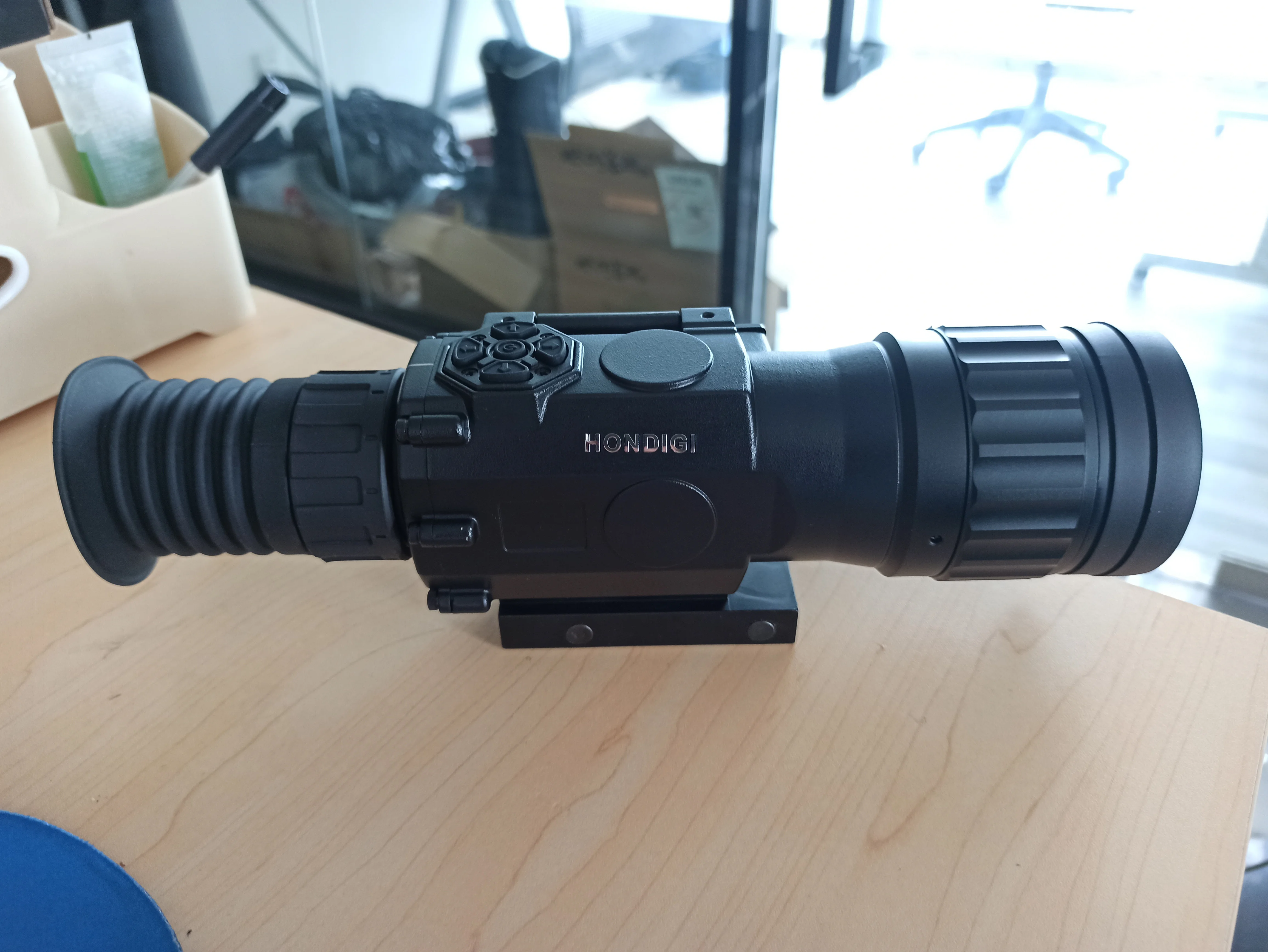 The latest thermal imaging thermal imaging on night vision rifle sight range