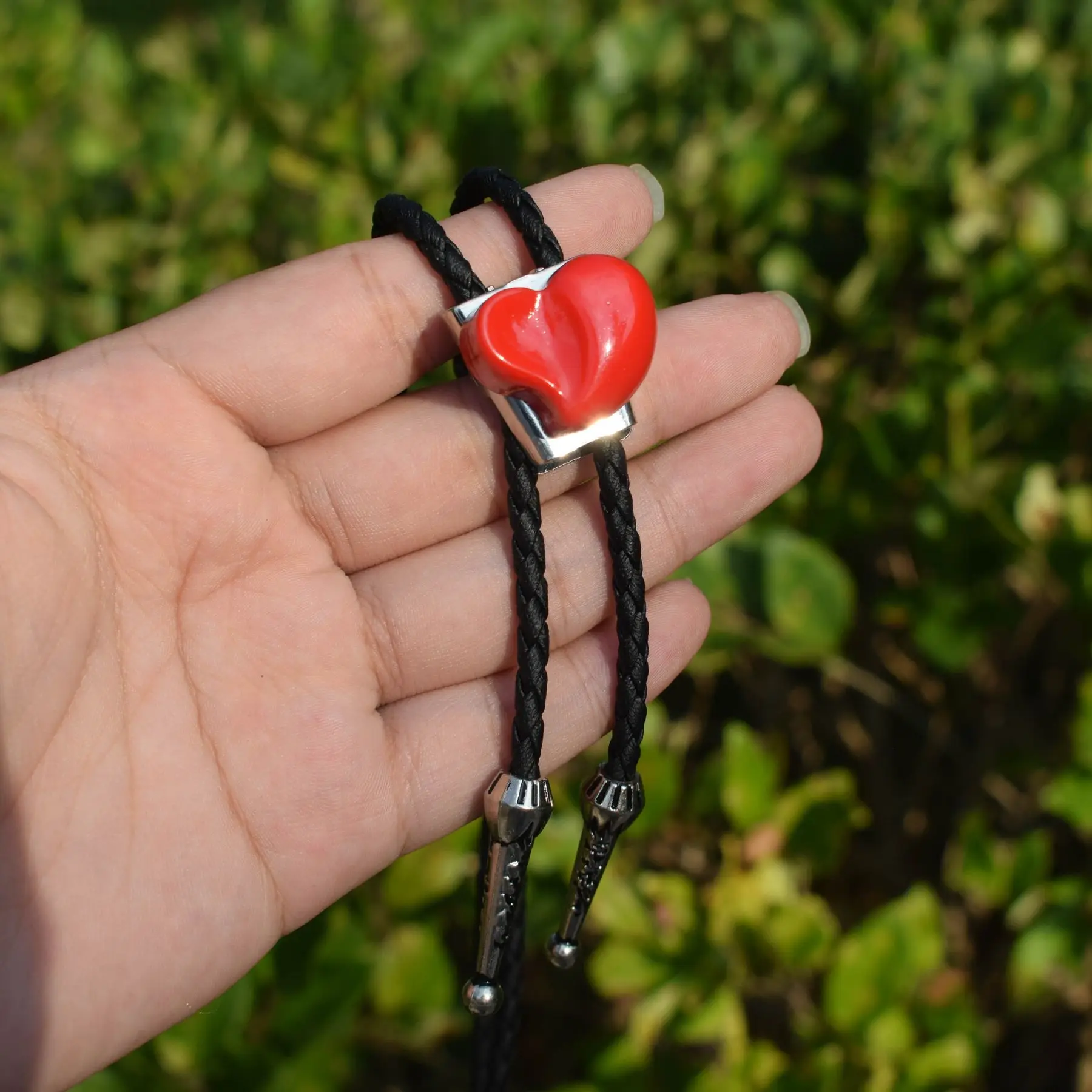 New Design Tie T-shirt Red Heart Shaped Western Bolo Tie Lover Black Yellow Long Rope Chain necklace for Couple Birthday Gifts