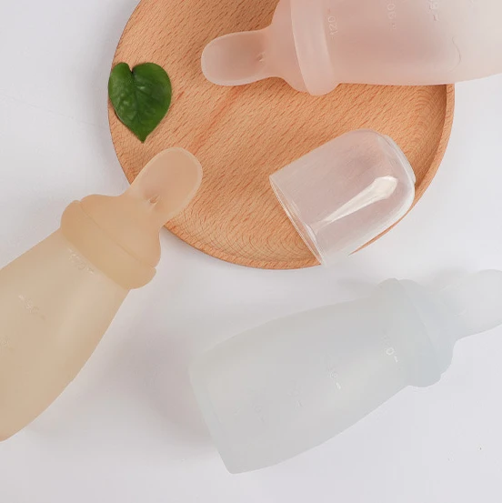 Baby fruit feeder bottle 2 in 1 Liquid Food Grade Silicone Baby Feeding Spoon and Bottle Squeezed Set baby fresh fruit feeder