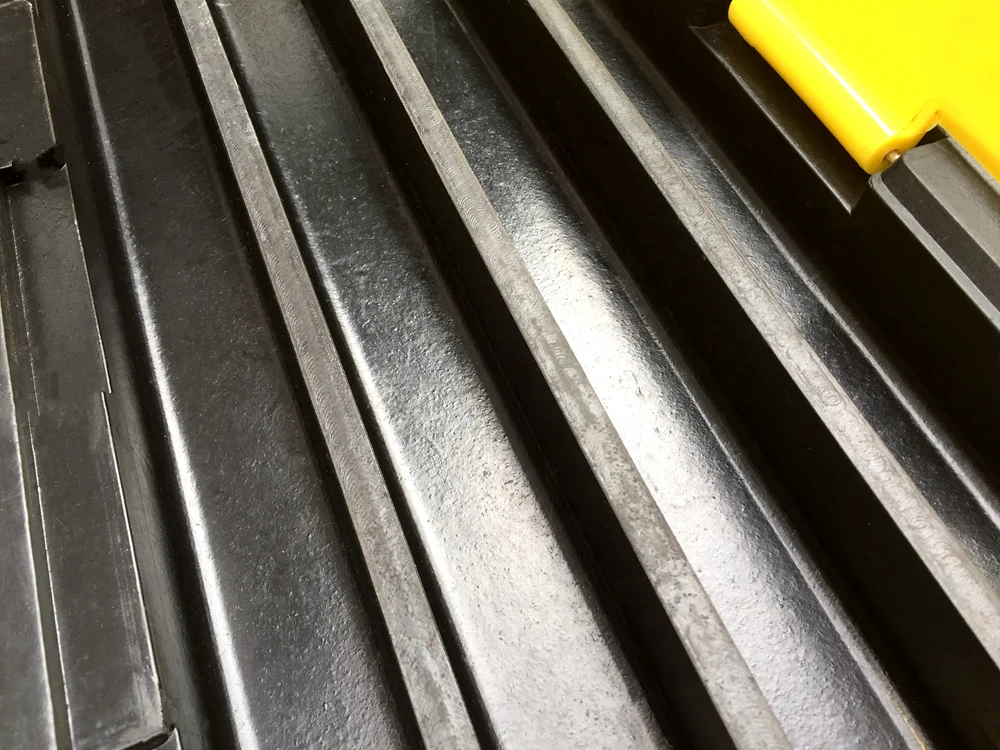 900*500*55mm Wholesale Custom OEM Yellow Black Speed Bump Car Cover 4 Channel Cable Protector