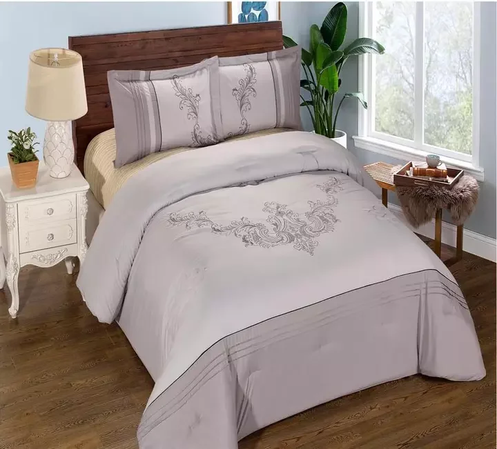 Modern Luxury super soft comforter 4pcs Quilt sets