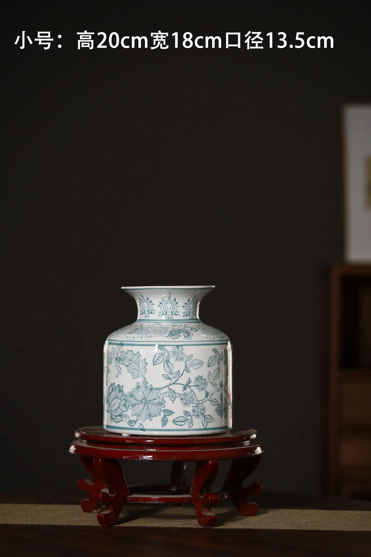 Modern Vintage Chinese Blue and White Porcelain Flower Pot New Ceramic Vase with round Ornament for Wedding Porch Wholesale