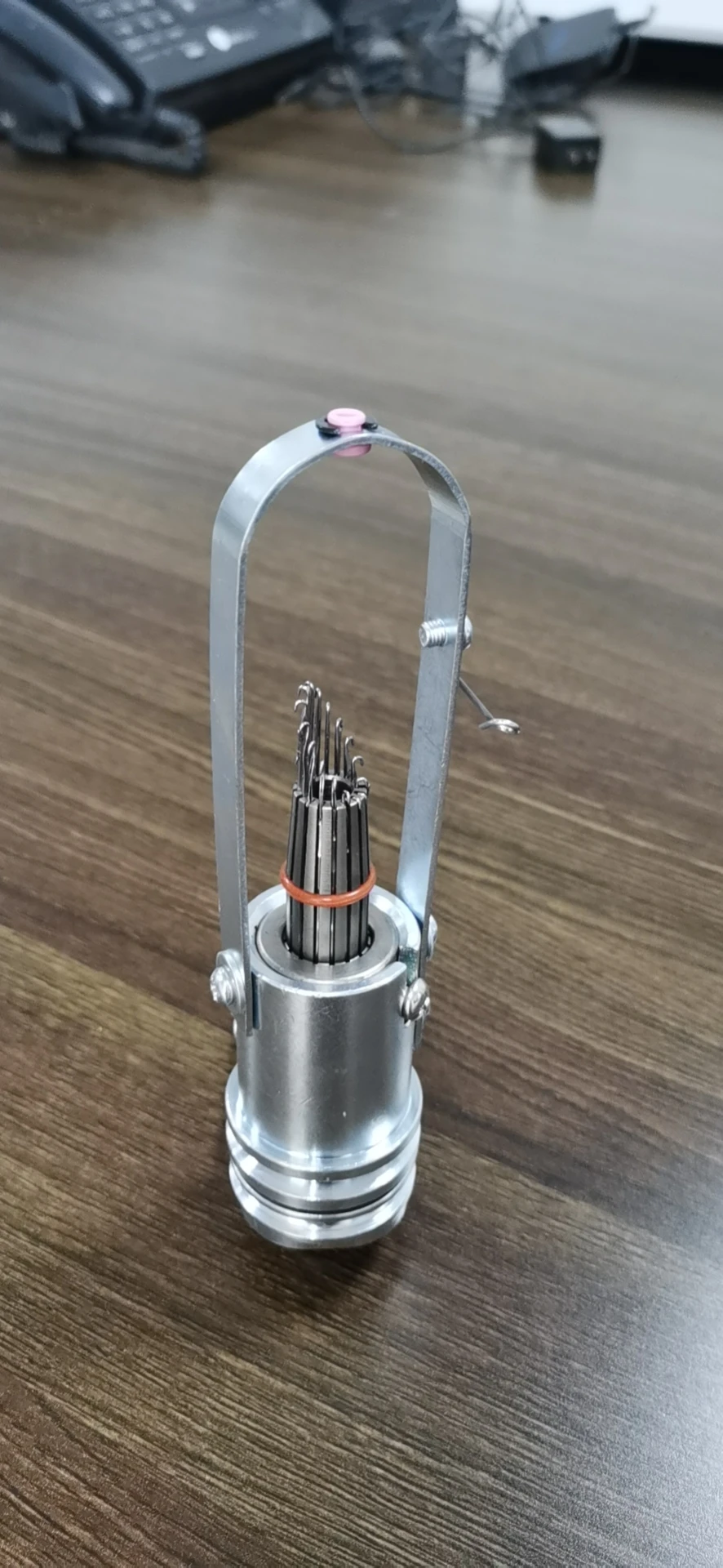 Машина для изготовления одноразовых ушных петель для маски для лица