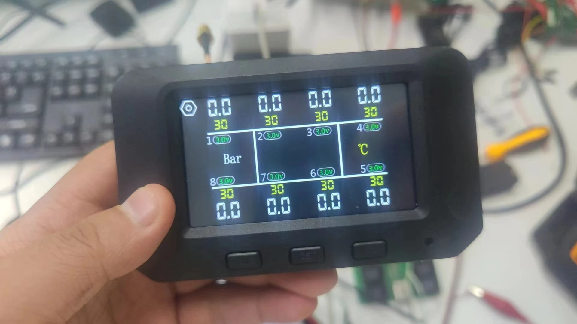 Truck TPMS Supports 0-18Bar Internal/External sensors Tyre pressure monitoring system For turck Support array UI logo language