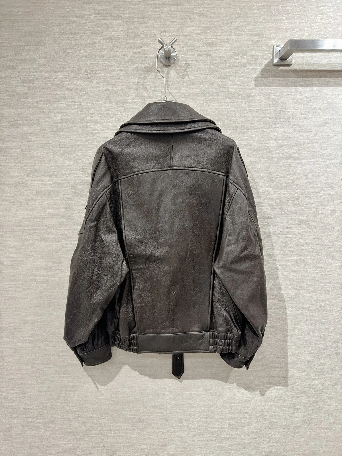 2024 autumn and winter extremely popular, stylish, retro, comfortable pilot jacket leather coat.