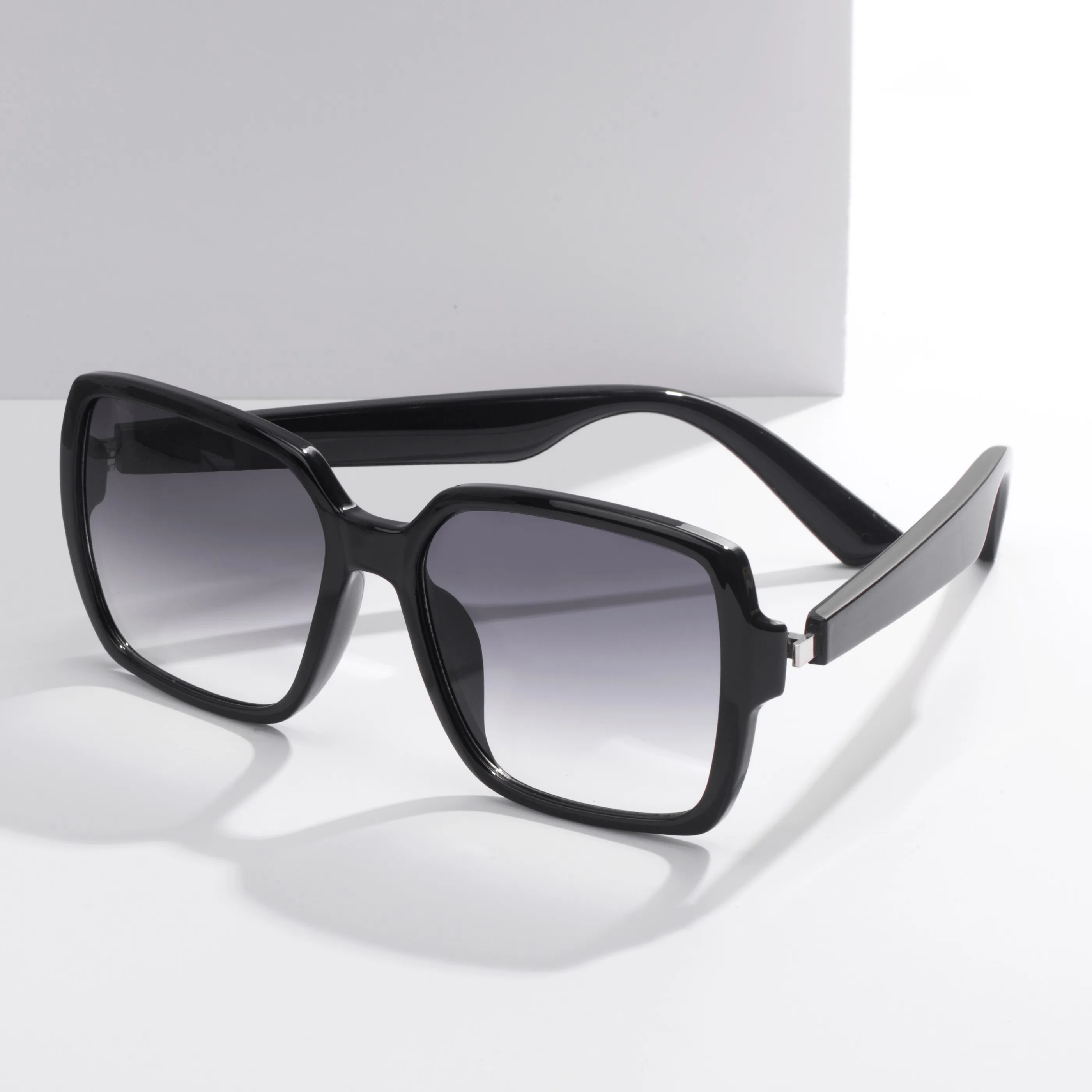 2022 New Trendy Smart MP3 Waterproof Headphone Glasses Sport Wireless Microphone Polarized Sunglasses