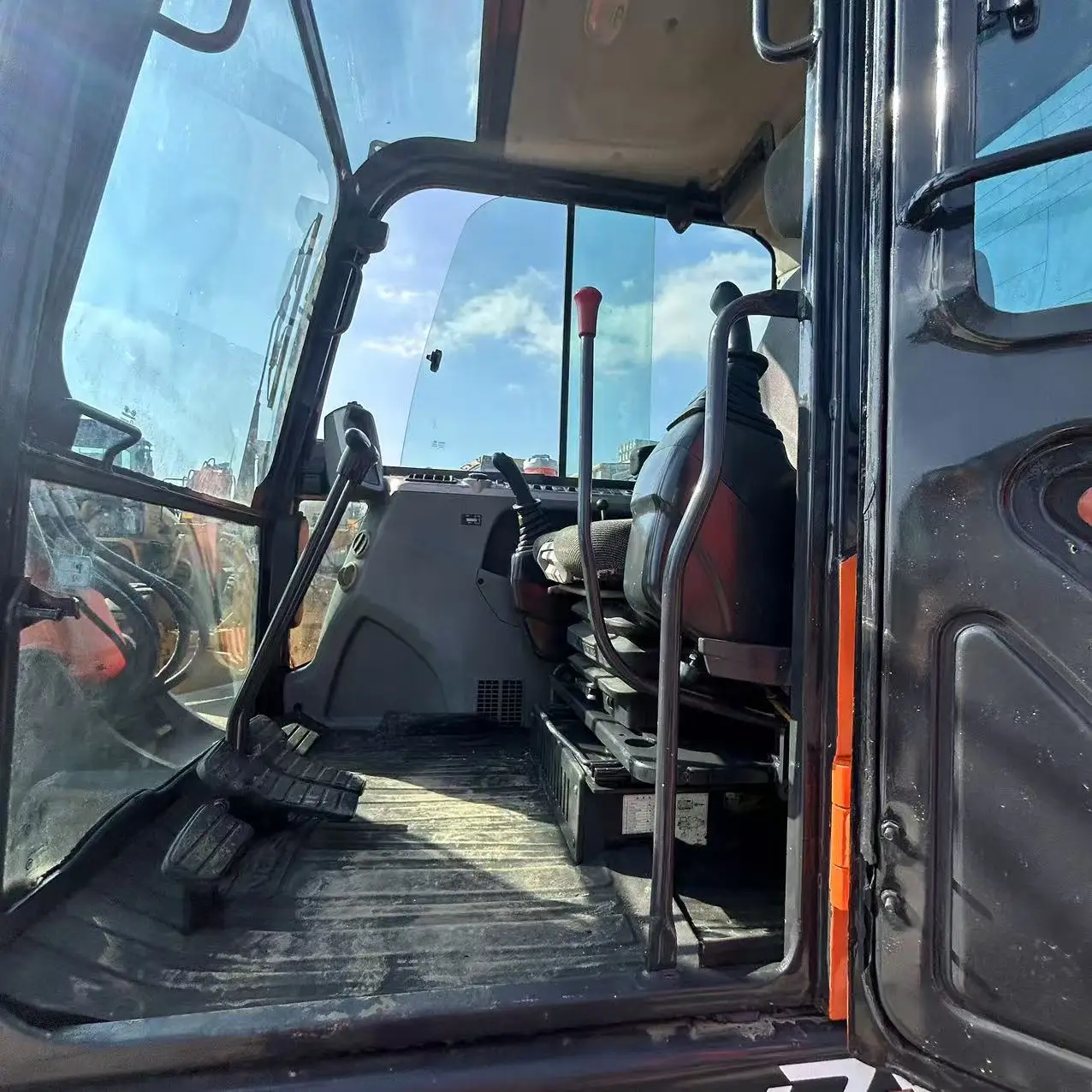 Used Doosan DX60 Excavator with Factory Price used Doosan DX 60 Hydraulic Crawler Digger for Home Use with low Price for sale