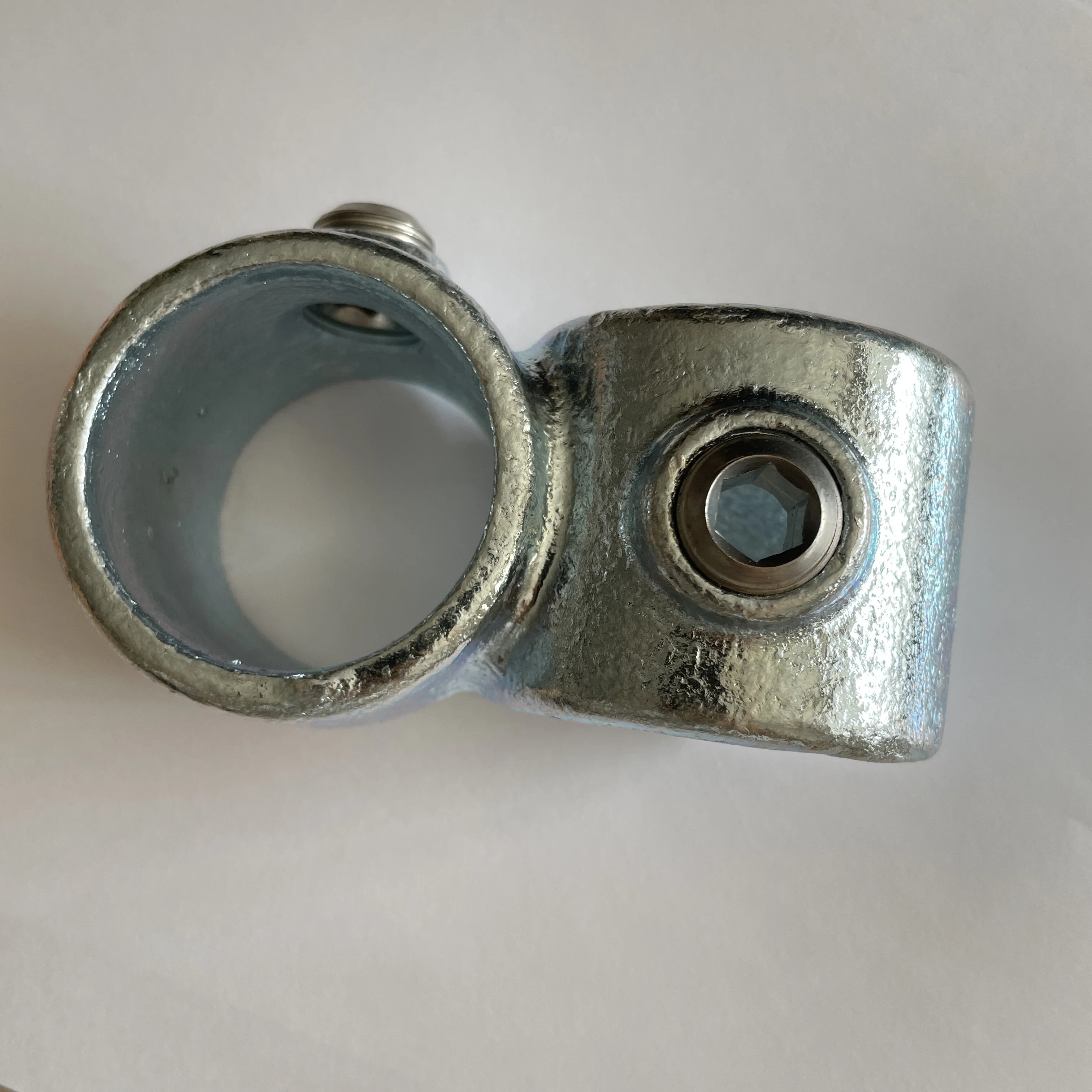 Wholesale High Quality Rail Support Cast Malleable lron Handrail 90° Crossover Pipe Fittings