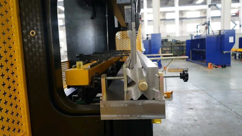  Cnc тормозной пресс машина листогибочный l2500 63t da52s