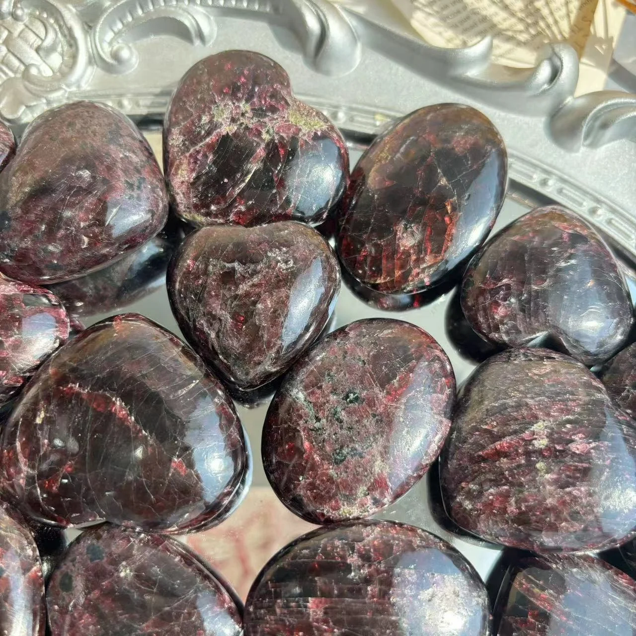Hot Sale Natural Purple Crystal Healing Stones Wholesale Heart Shape Garnet Tumble Stones Garnet Heart Carving