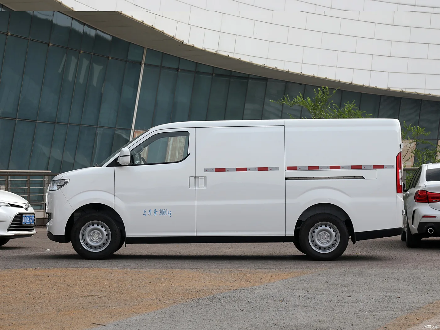 Smart Mobility Electric Car Cheap Ruichi EC75 New Energy Electric Truck Standard Edition 2023 Supressor