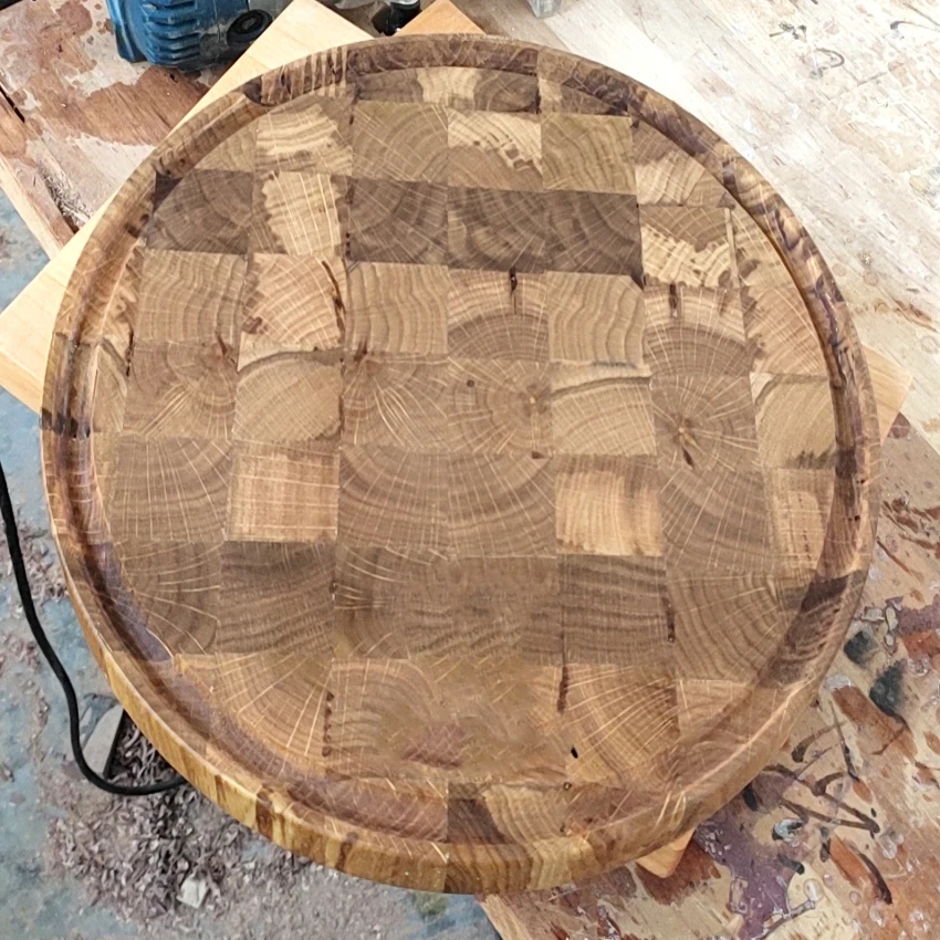 Round end grain oak wooden cutting board with juice groove for kitchen