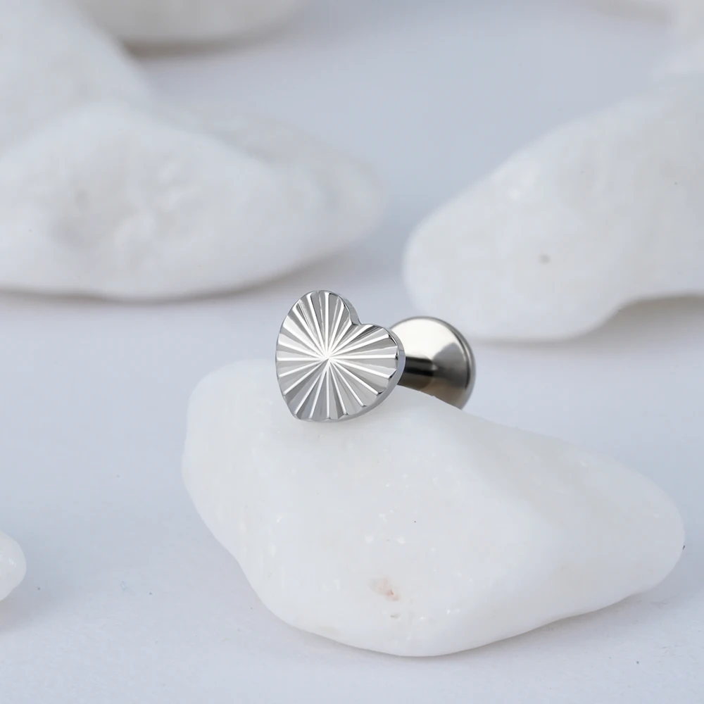 Правый Гранд ASTM F136 титановый 16 г с внутренней резьбой сердце Labret треск хряща Монро спираль кольцо для губ плоский пирсинг