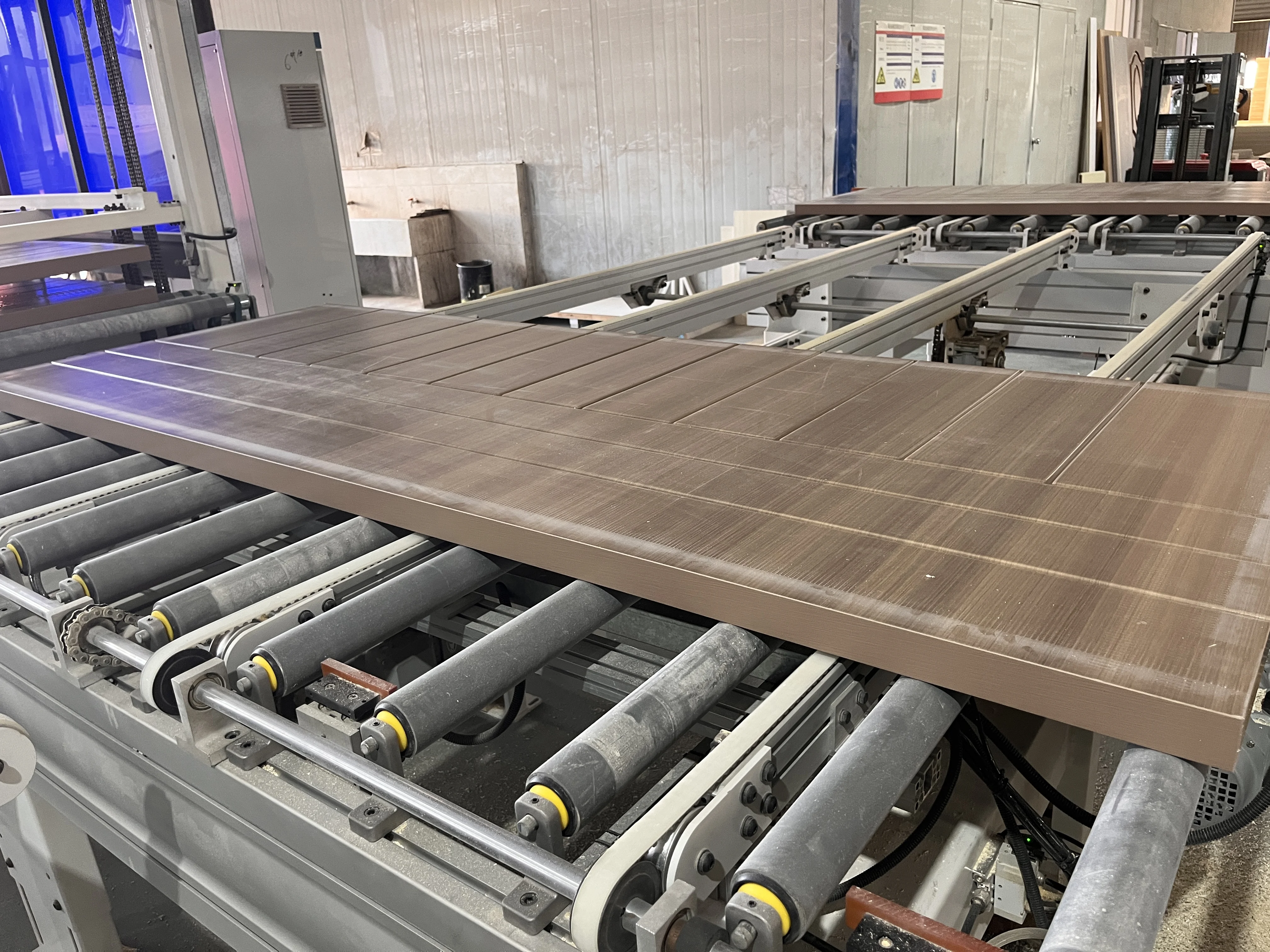 Waterproof room door like wood door composite moulded door