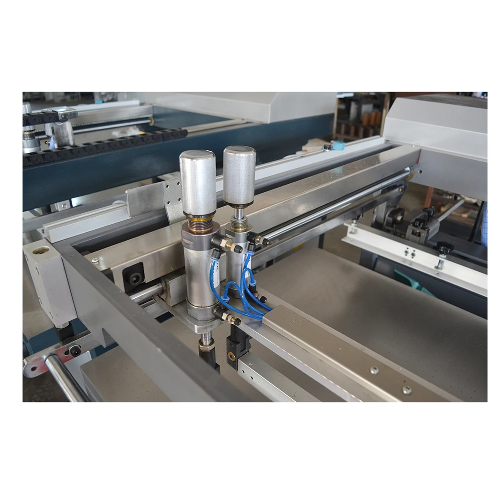 Semi Automatic Oblique Robotic Arm UV Spot Flat Screen Printing Machine for Paper Box