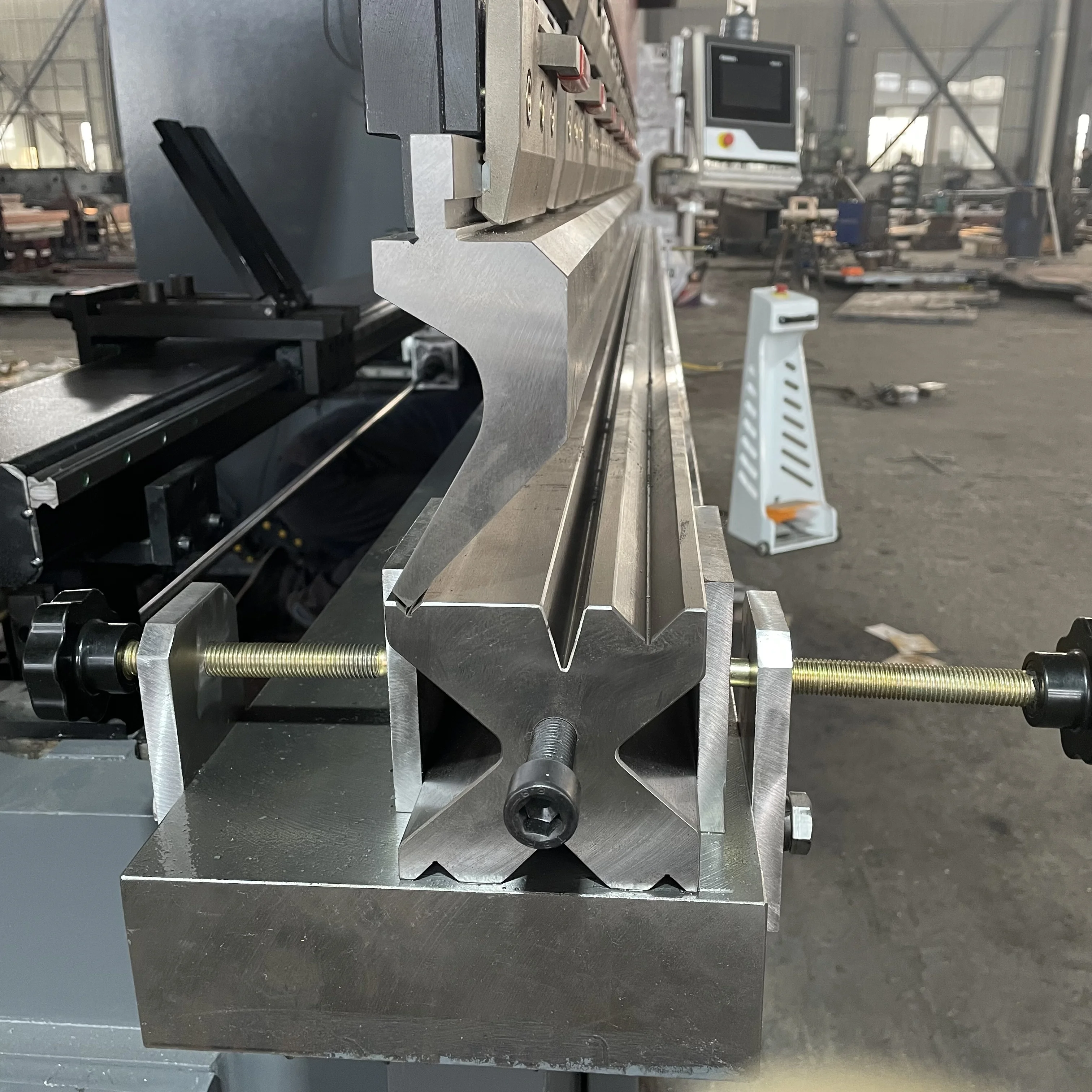 PACIFIC high quality hydraulic cnc press brake  with DA53 System for sale