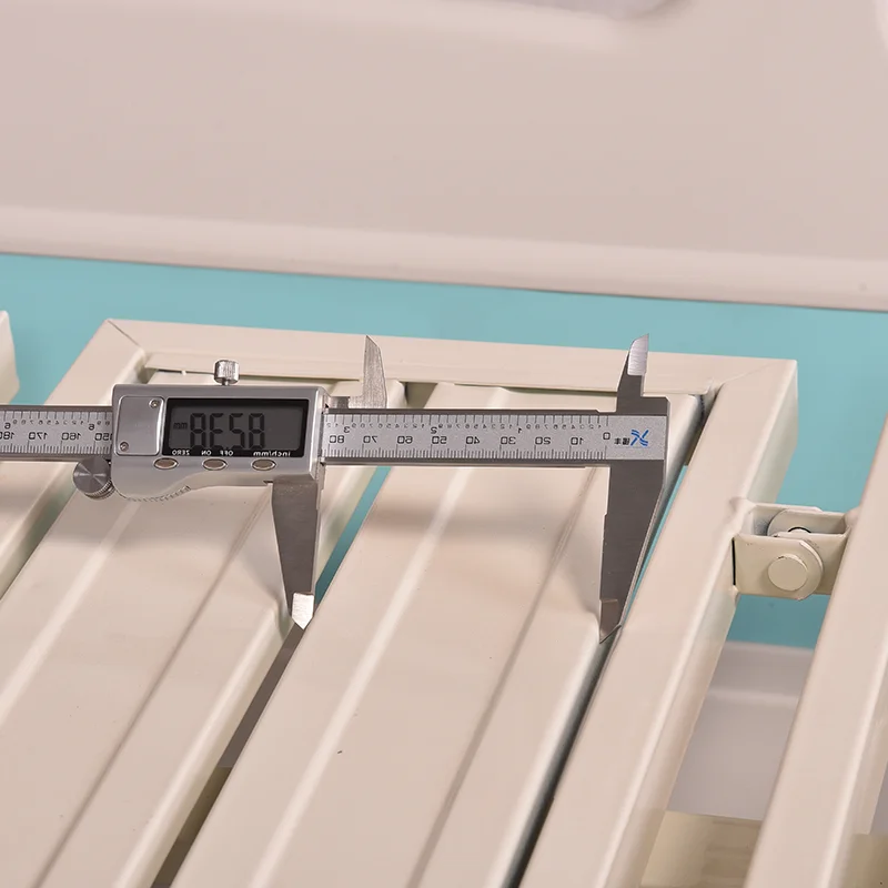 Manual home care patient bed nursing medical equipment 3 crank manual hospital bed with toilet