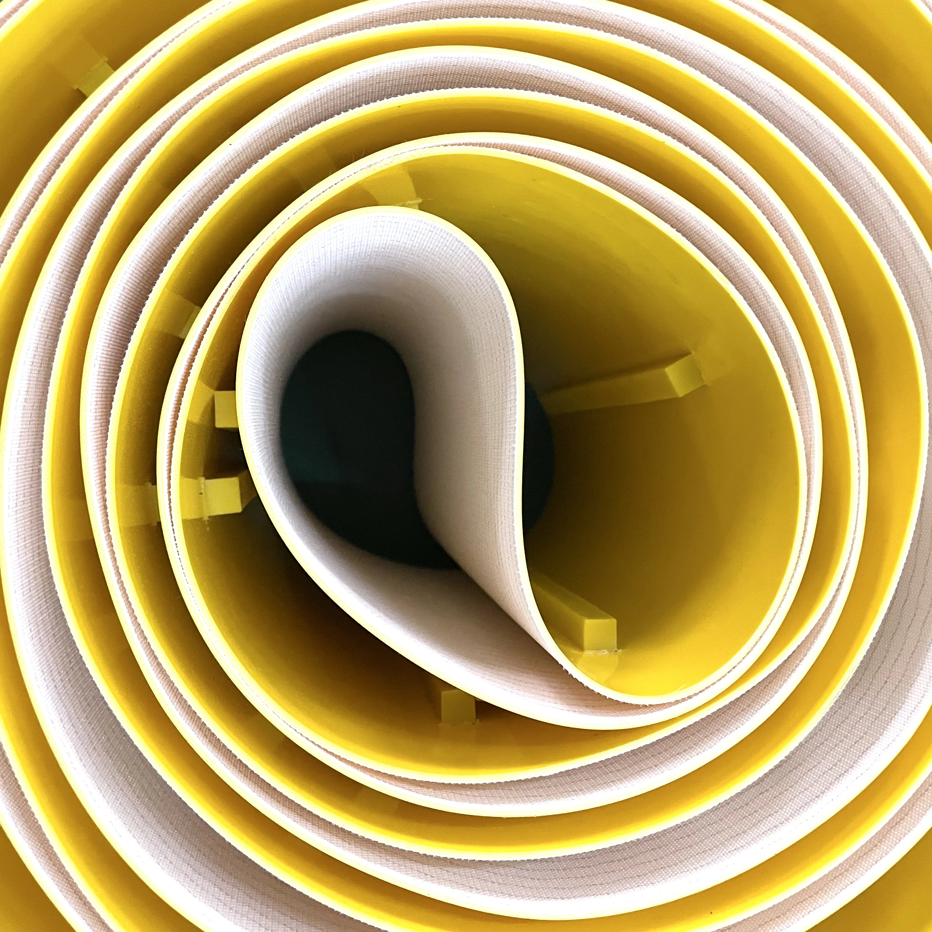 PU PVC New Customized Yellow Conveyor Belt With Guides