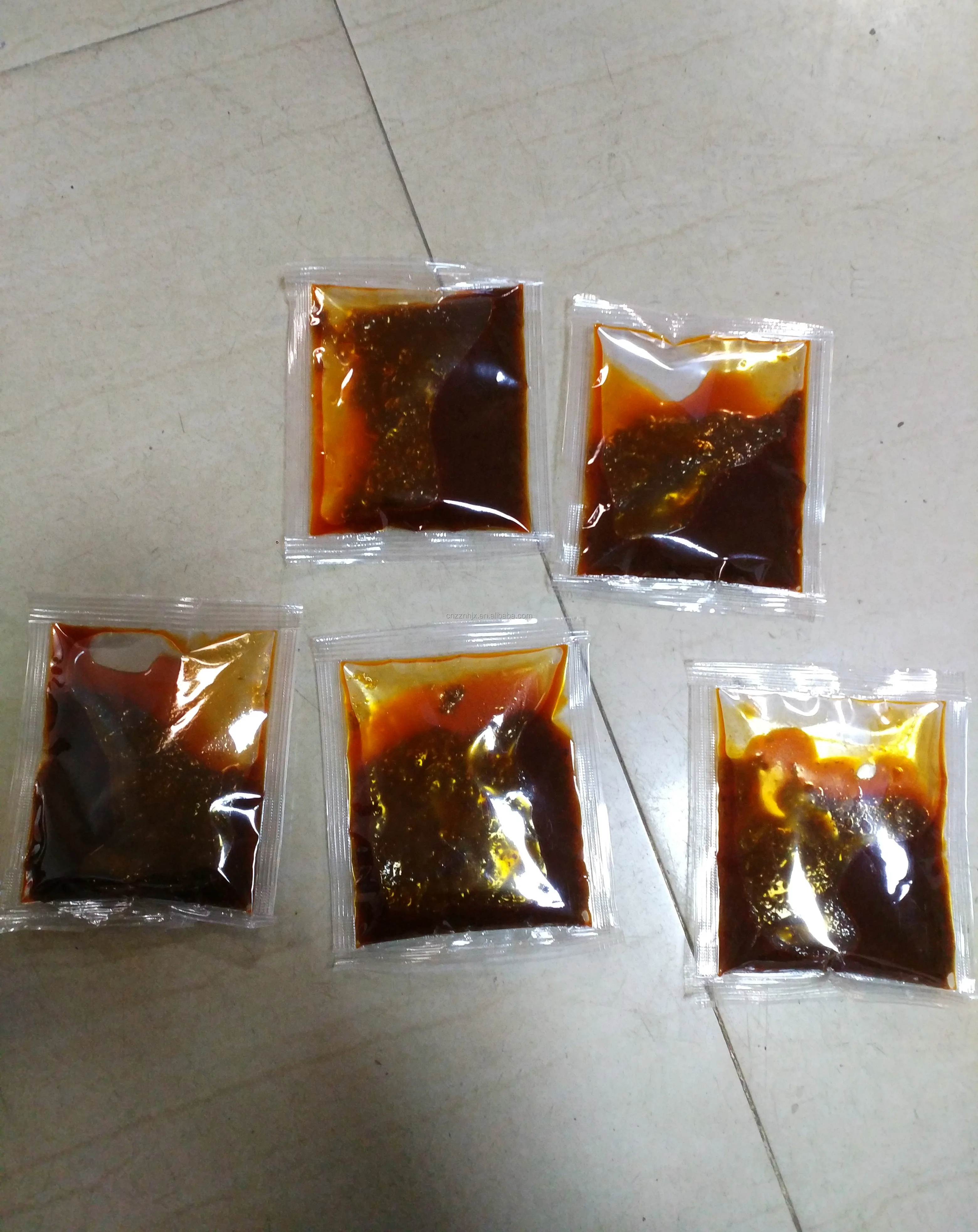 Automatic tomato sauce packaging machine 4 side seal sachet milk malt vinegar packing machine