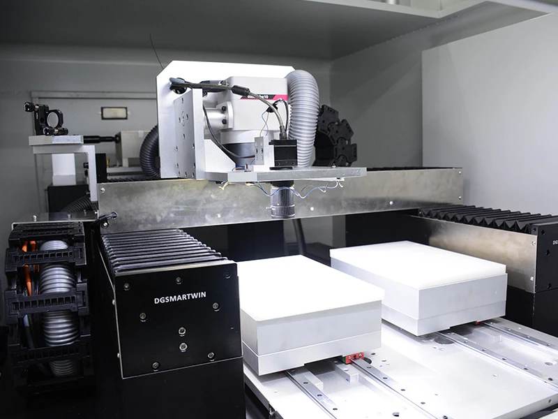 Automatic UV glass laser cutting machine 355nm wavelength CCD positioning compensation Double station platform