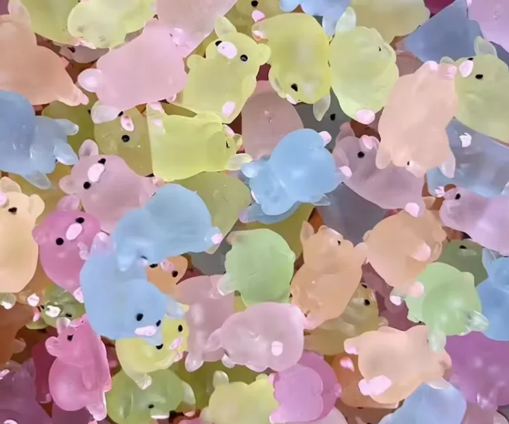 Internet Influencer Glow in the Dark 3D Pig Resin Accessories Phone Case Beauty Slime Charms Keychain Fridge Magnet