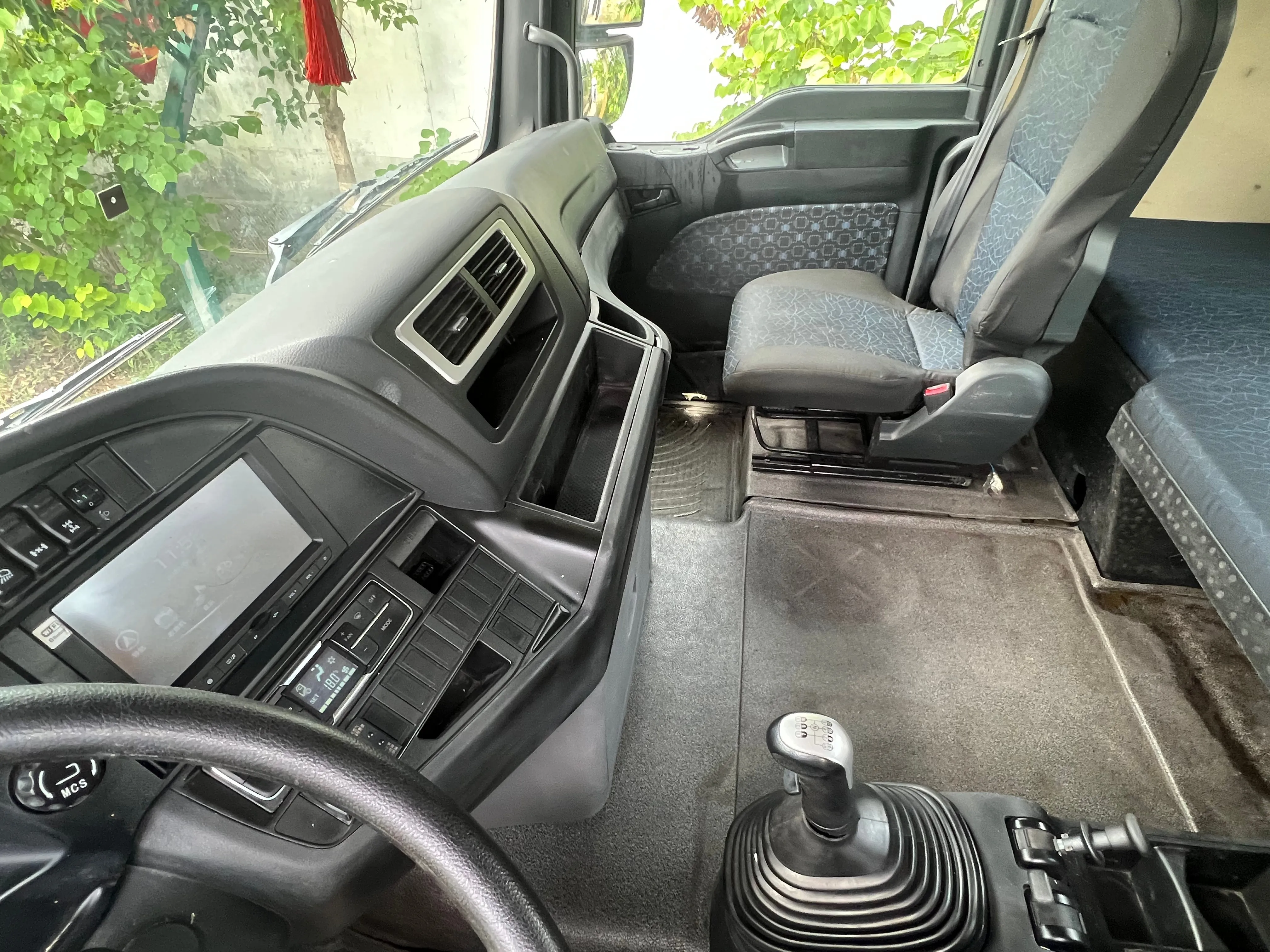 HOWO Sinotruk Used and New 371/375/420 HP CNG Truck Used Tractor Truck for Sale