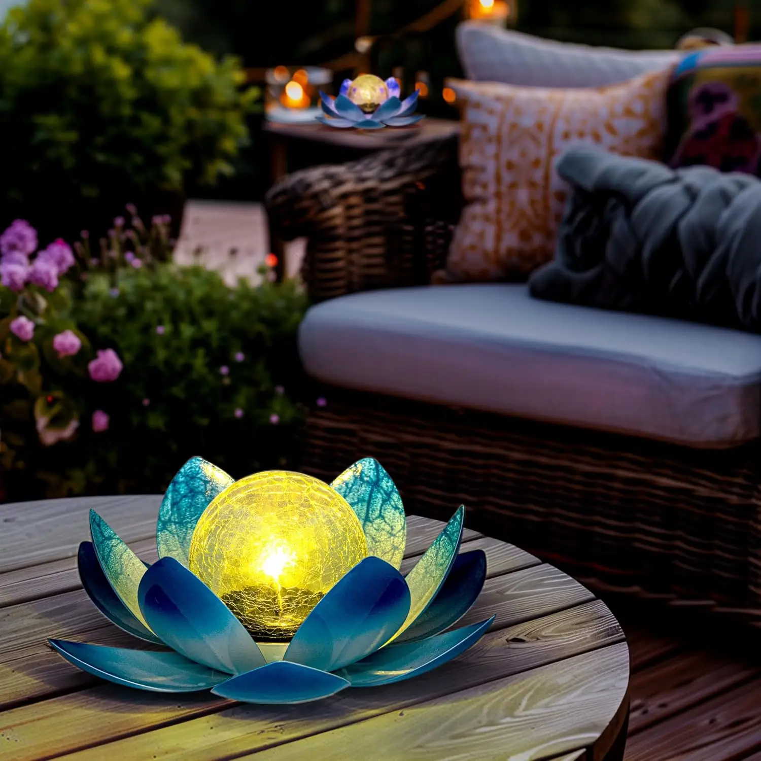 Modern Outdoor LED Solar Garden Lights Waterproof Patio Pathway Lawn Lamp with Lotus Flower Design Courtyard Decoration