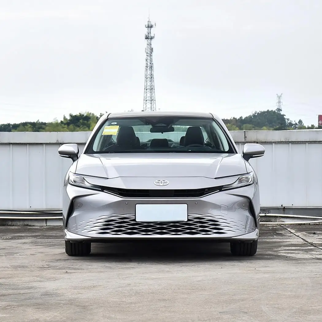 2022-2024 For Toyota Camry Hybrid New Energy Vehicle Low Price Sedan Cheap Second Hand Car from China Price New Used Car