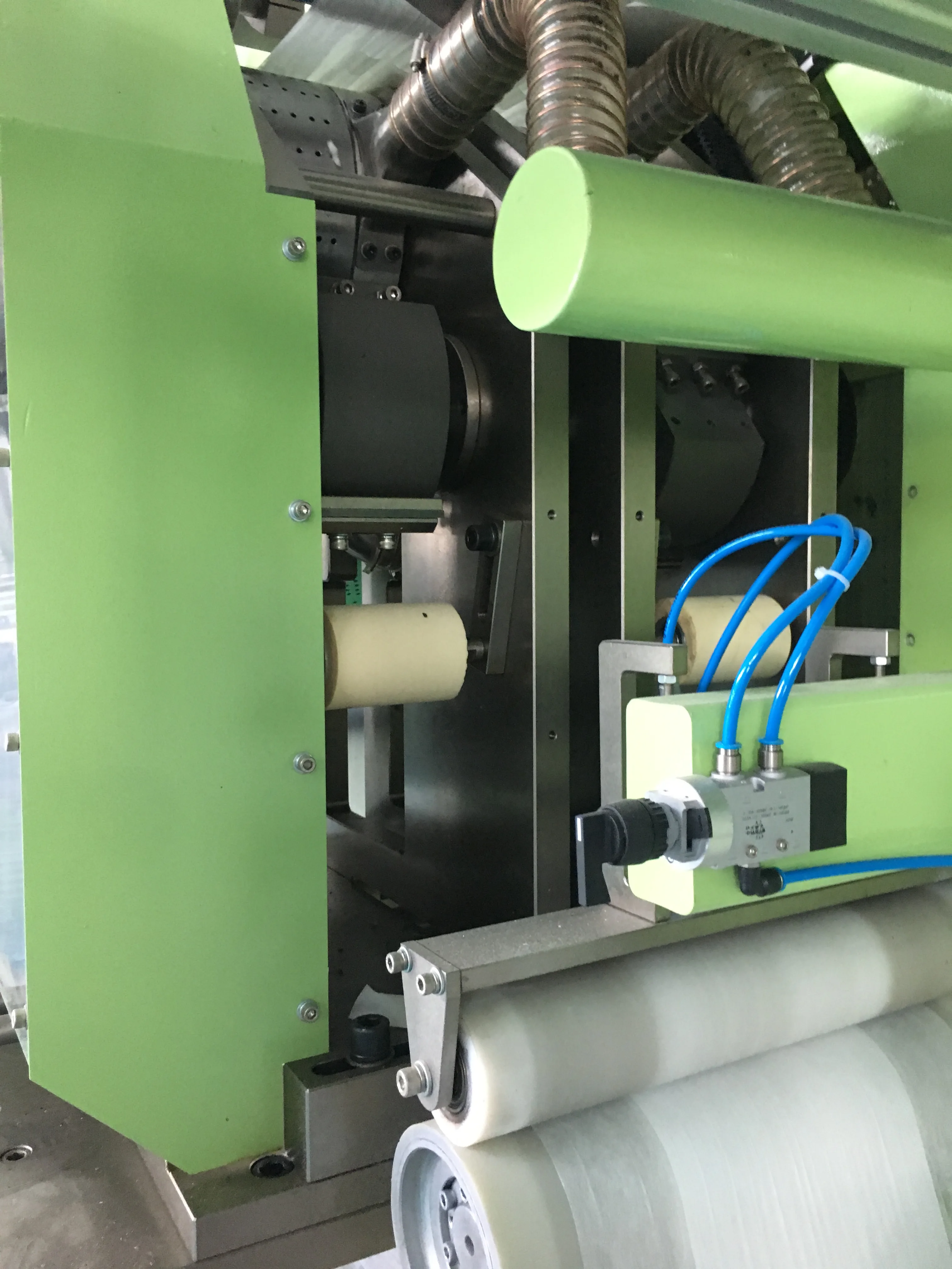 Full servo automatic diapers for adults making machine production line
