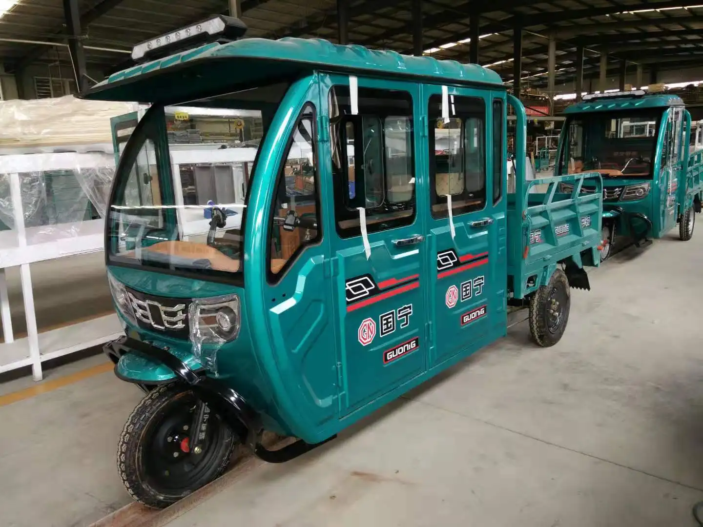 Have two seats in full Closed Head 1200 Watt Electric Cargo Tricycle