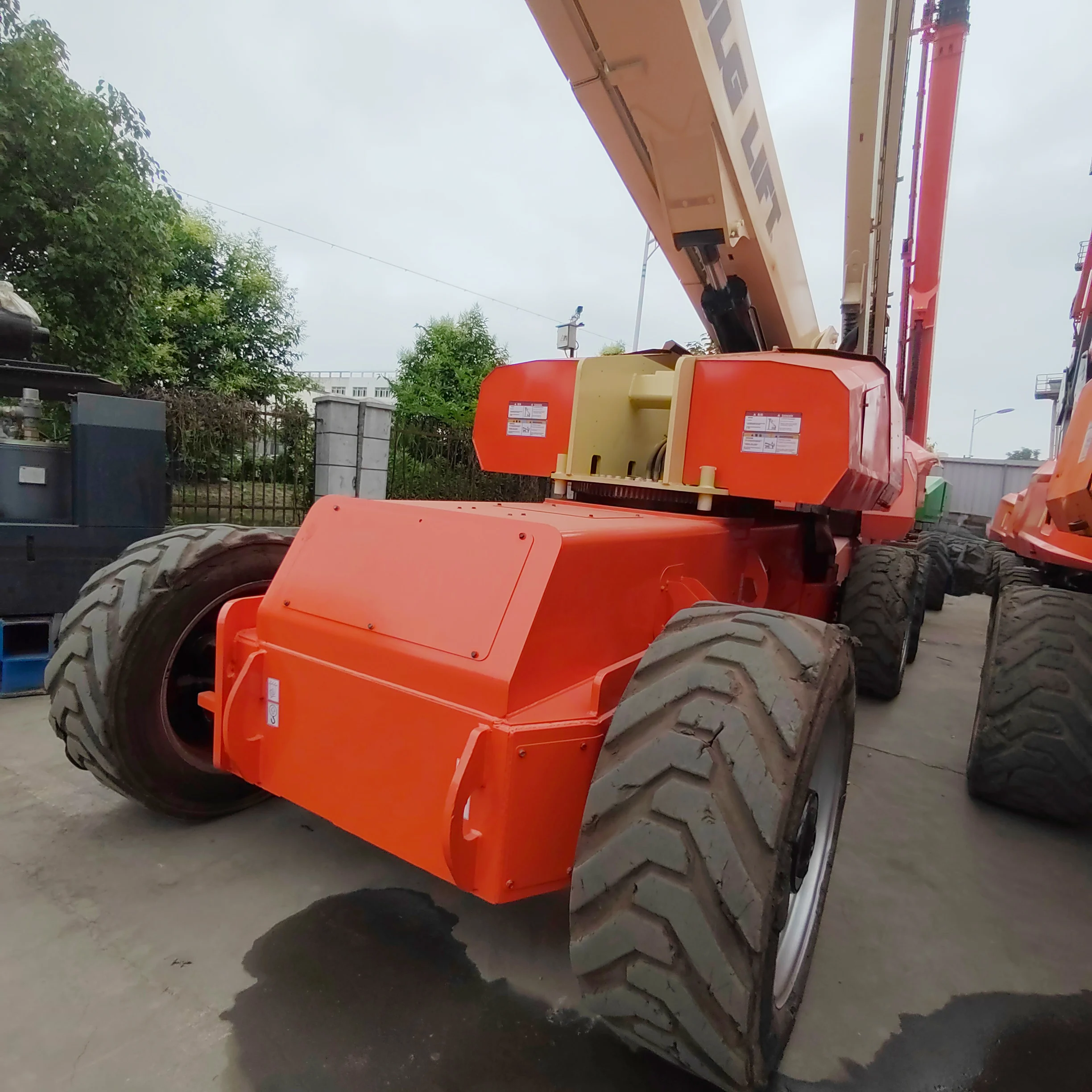 Хорошая цена гидравлический подъемник телескопической стрелы JLG1100SJ 22 м 24 26 28 Рабочая высота строительные подъемники для продажи