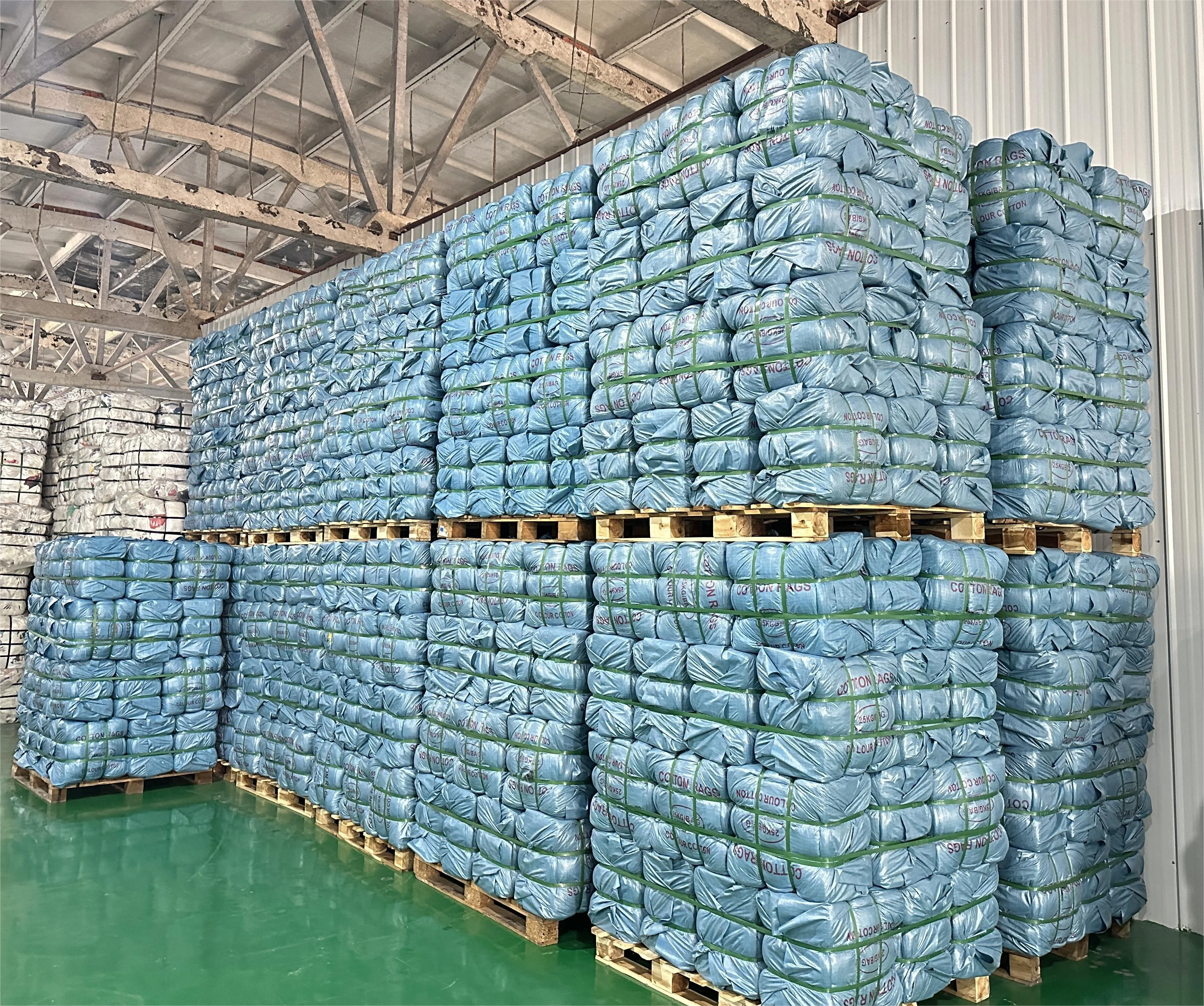 Wholesale Textile Waste Industrial Wiping Rags White Cotton Rags Bed Sheets Uncut 100% Cotton Rags for Industrial Cleaning