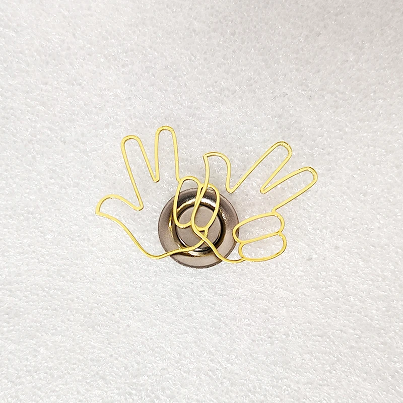 Custom Design UAE Victory Hand Badge Gold Plated Hallow Lapel Pin Personalize UAE Metal Magnet Brooch Pin