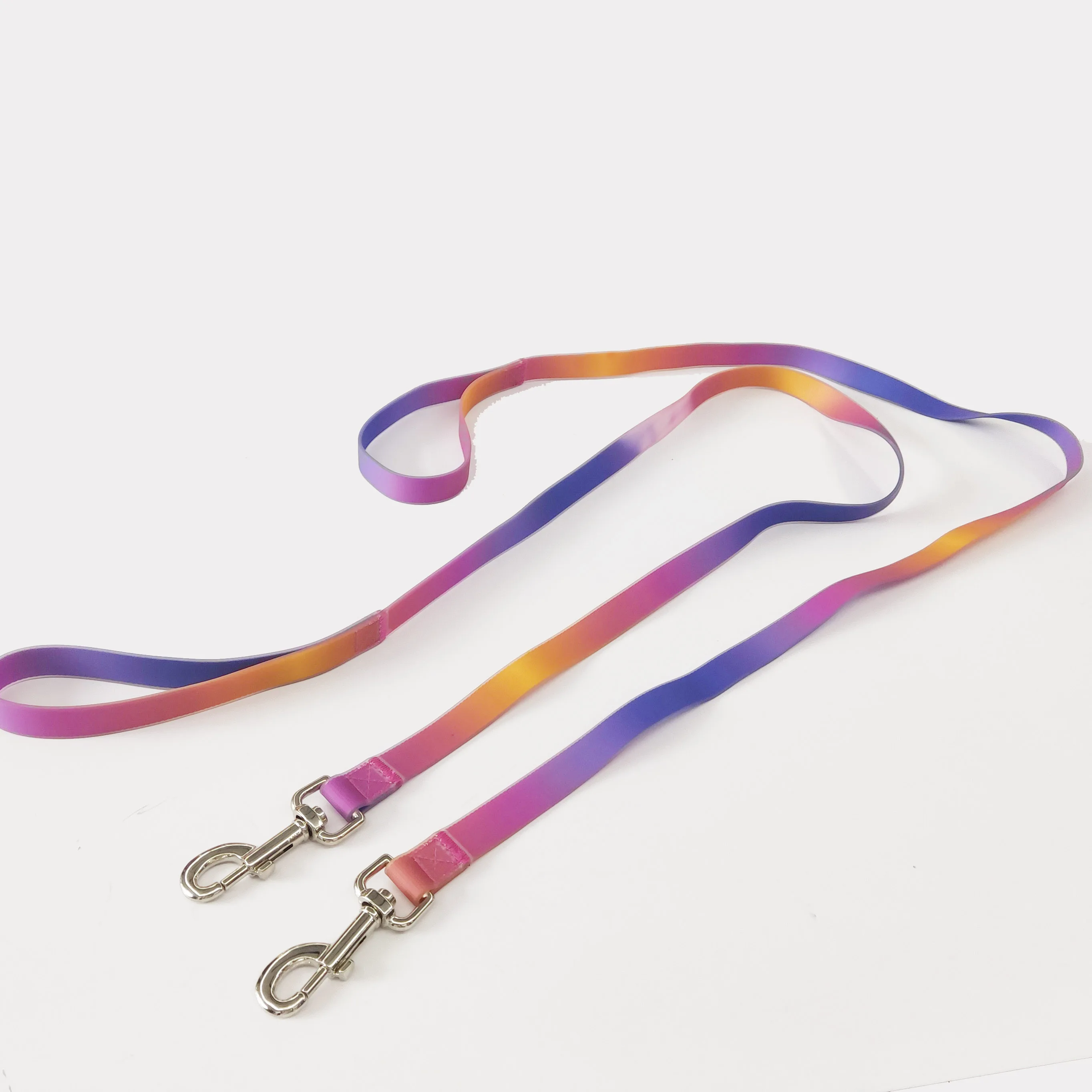 Wholesale Colorful Reflect Silicone PVC TPU Waterproof Dog Leashes With Heavy Duty Training Luxury Metal Hook
