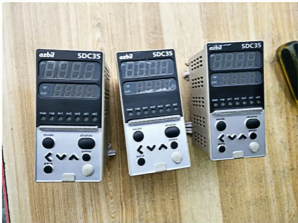 Japan Original Azbil Digital Controller C35TC0UA1400 Temperature controller thermostat with good price