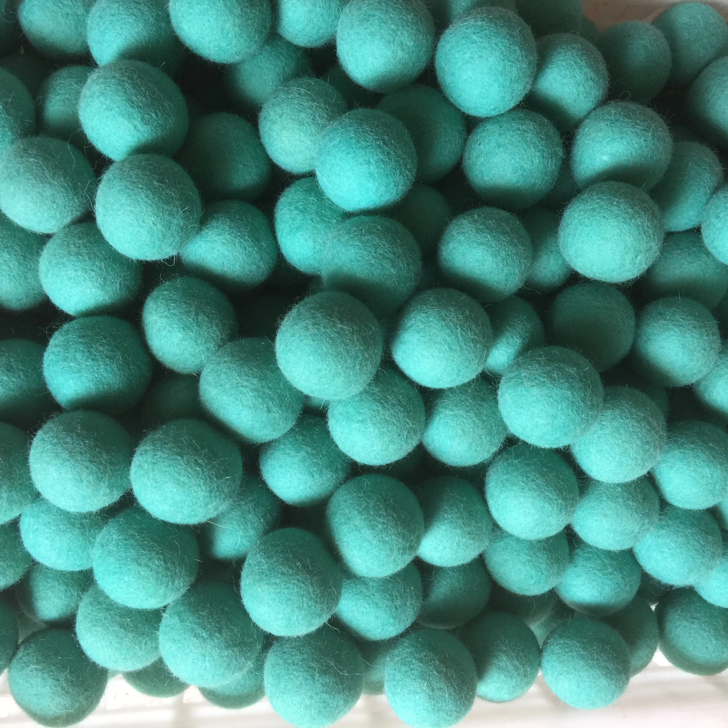 hot products 2022 trending colorful wool felt balls 2cm 3cm 4cm decorative balls home
