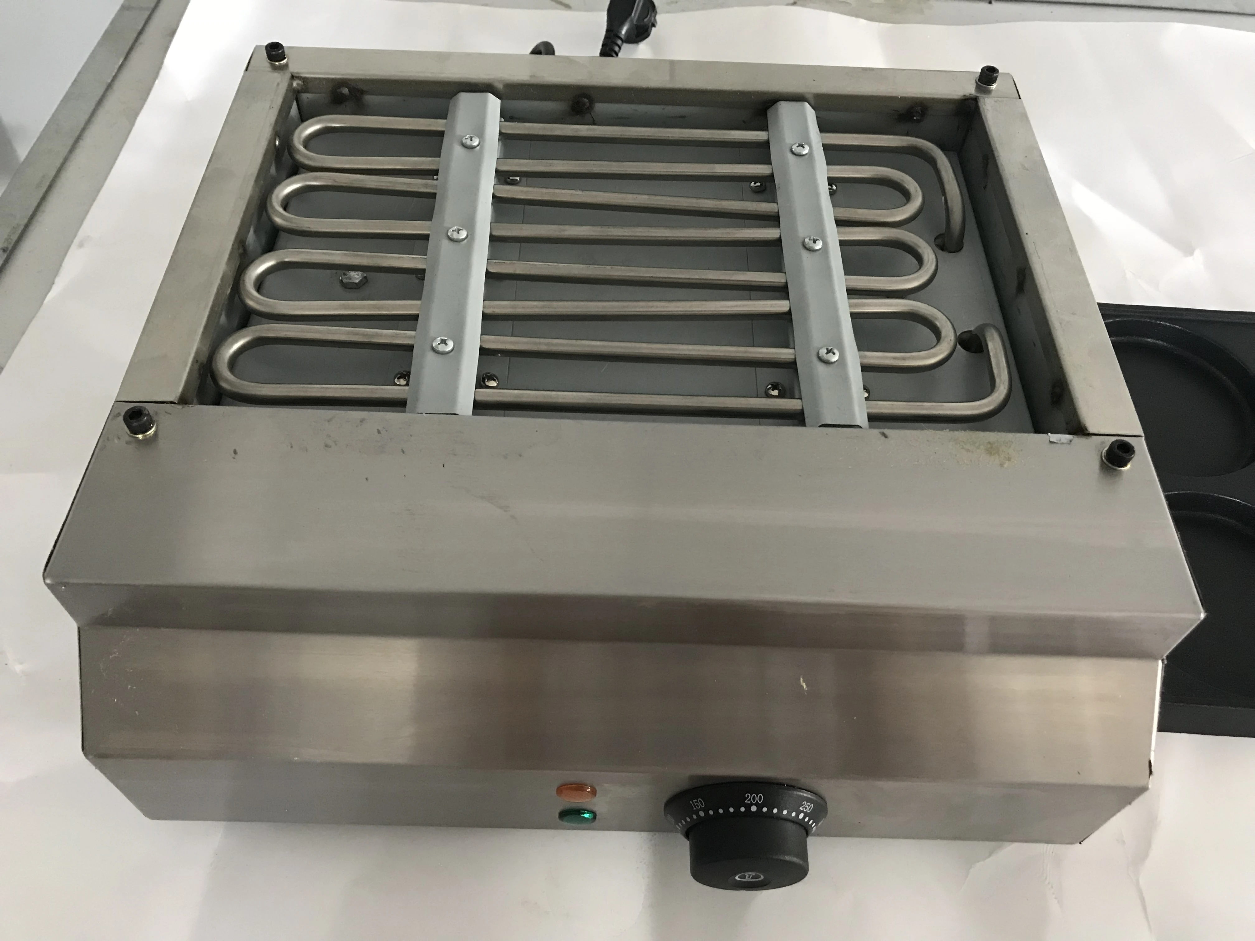 free shipping CE Approed 1 Set  New design high quality 6 holes electric burger making machine 110MM Size Pancake machine