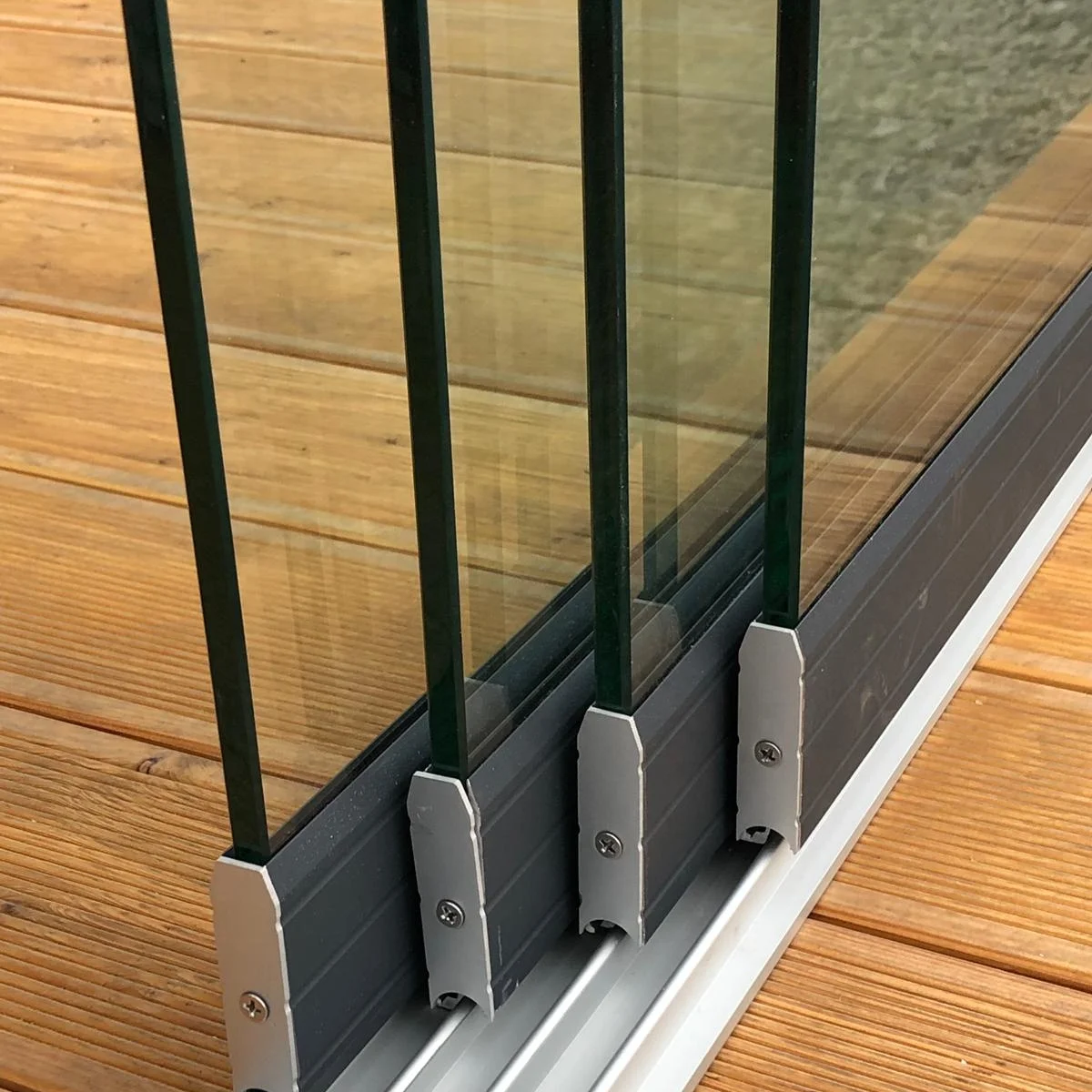 Аттестованный Ce утвержден Прямая продажа с фабрики по индивидуальному заказу стекла поставщик 10 мм прозрачное закаленное стекло для стеклянные раздвижные