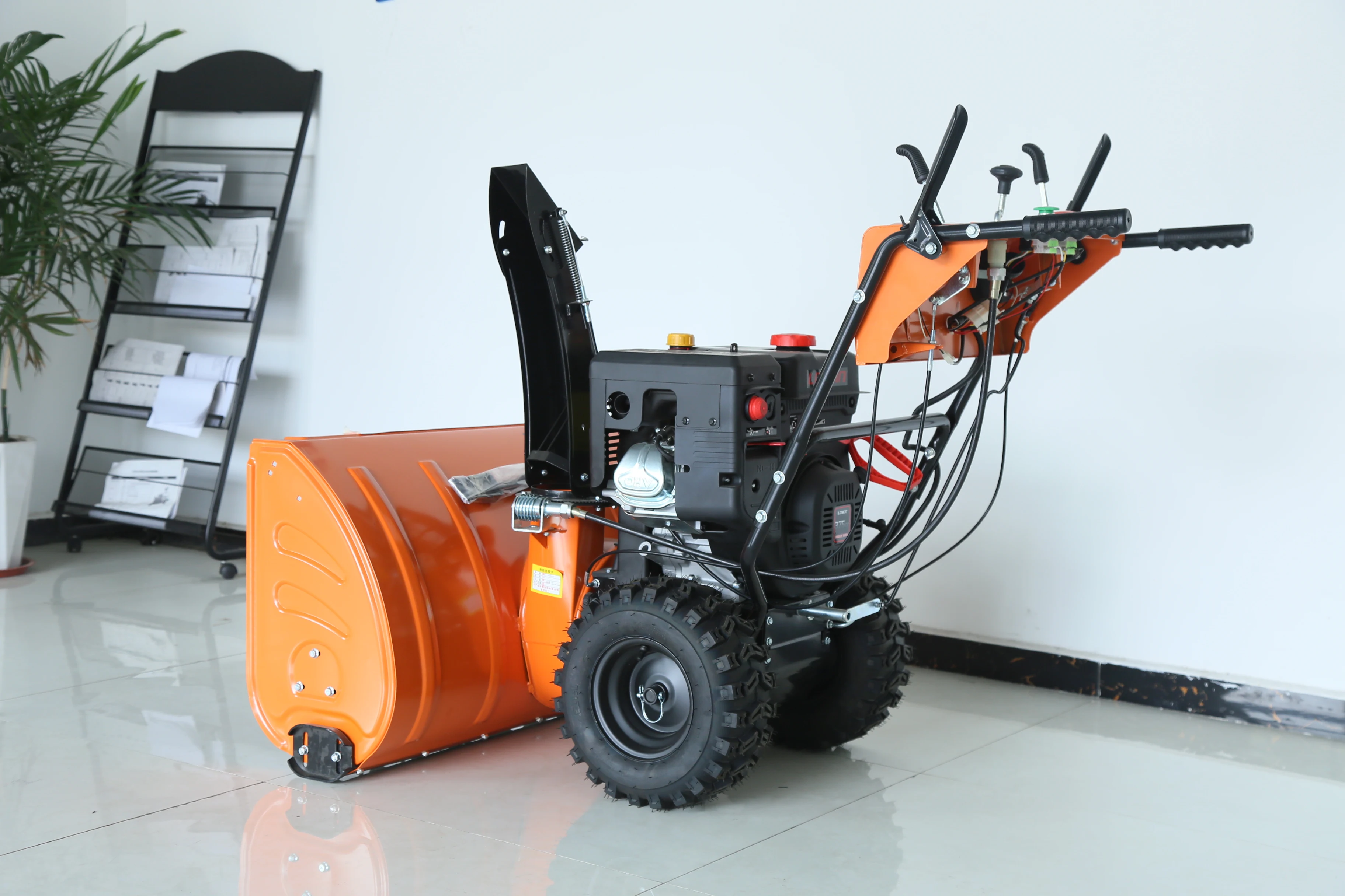 Electric Start Hand Push Self-Propelled Snow Removal Equipment 3 Point Gas Snow Sweeper